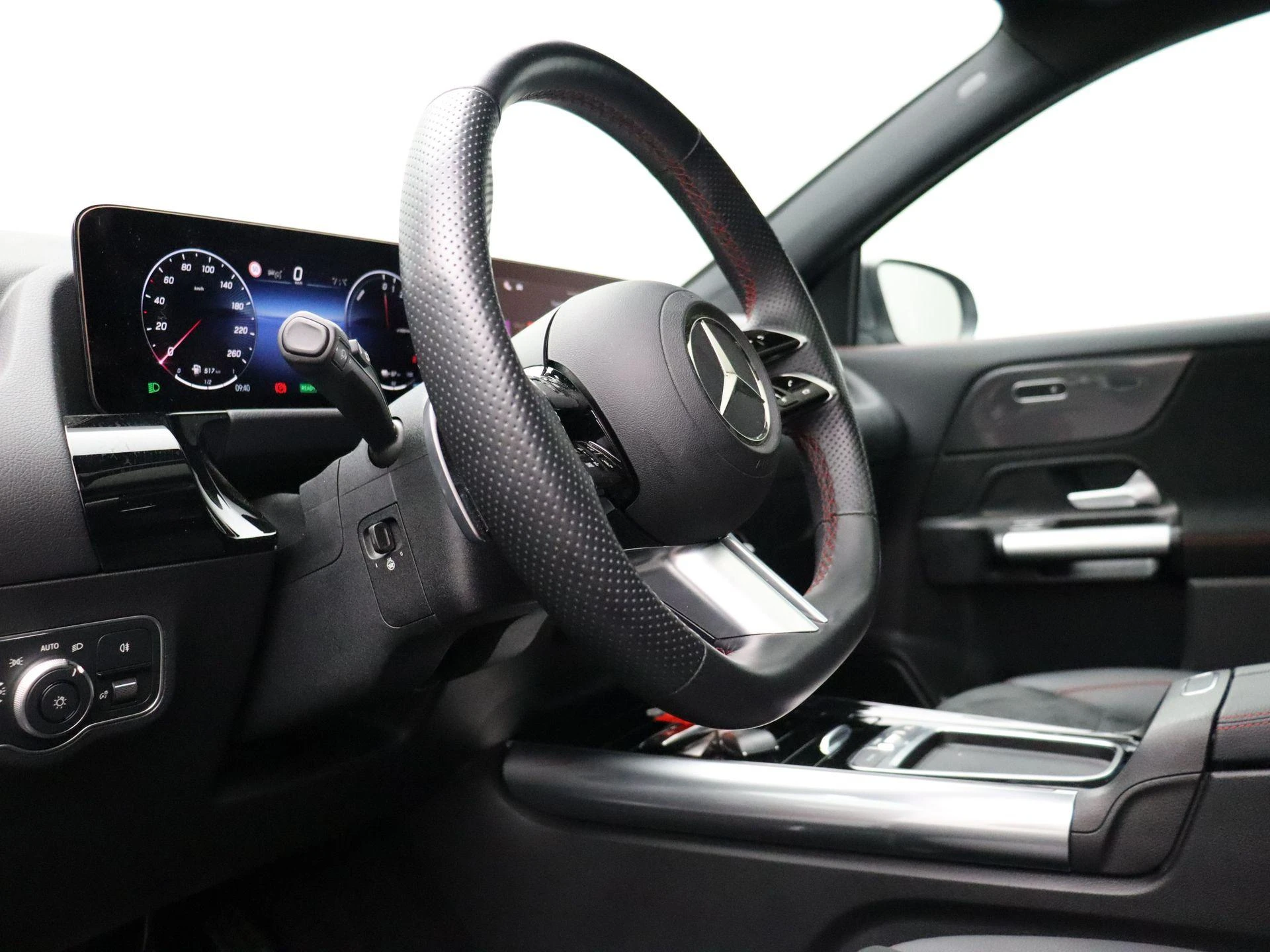 Mercedes-Benz-GLA-image-12
