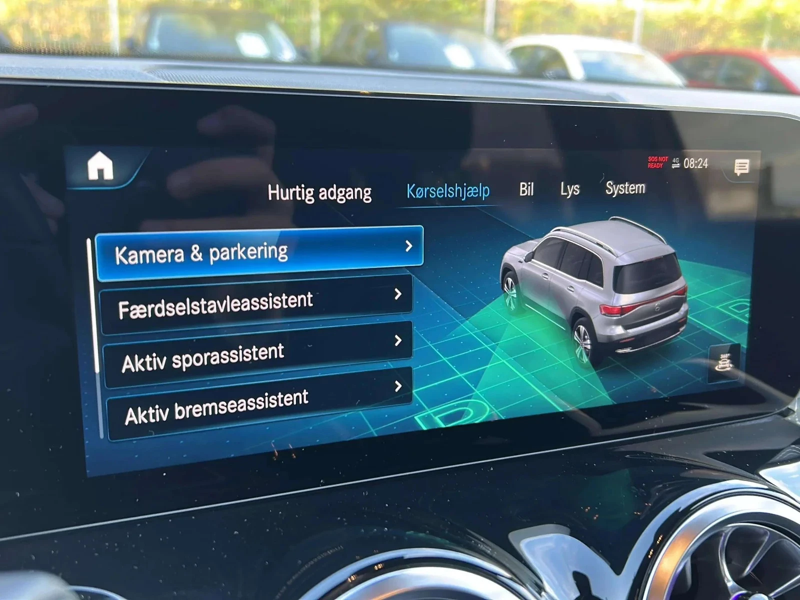 Mercedes-Benz-EQB-image-16