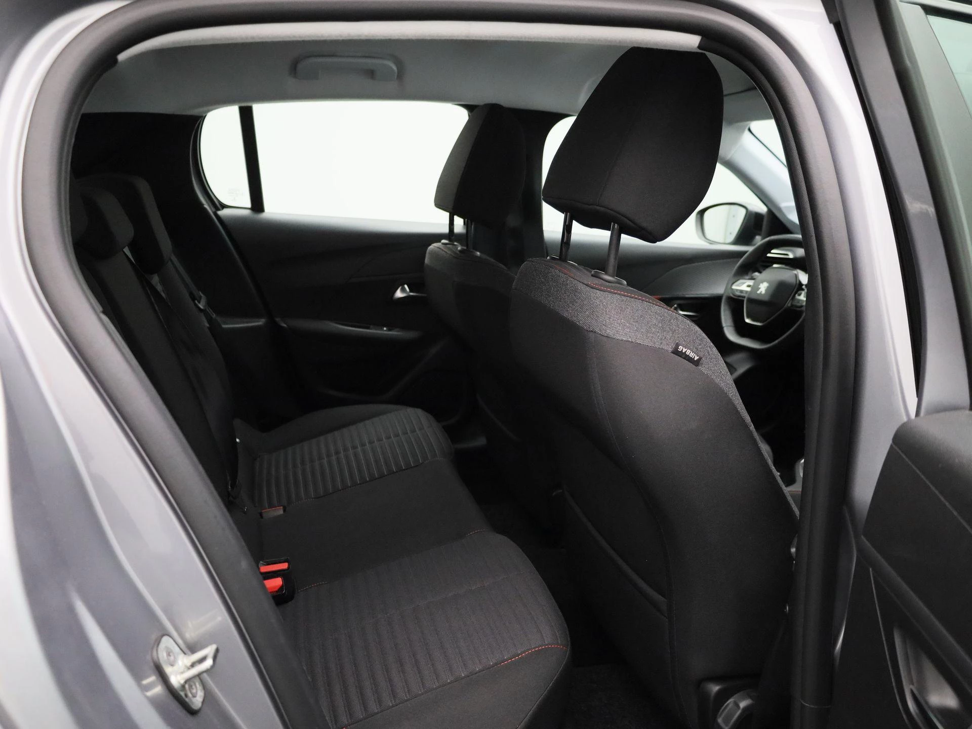 Peugeot-208-image-28