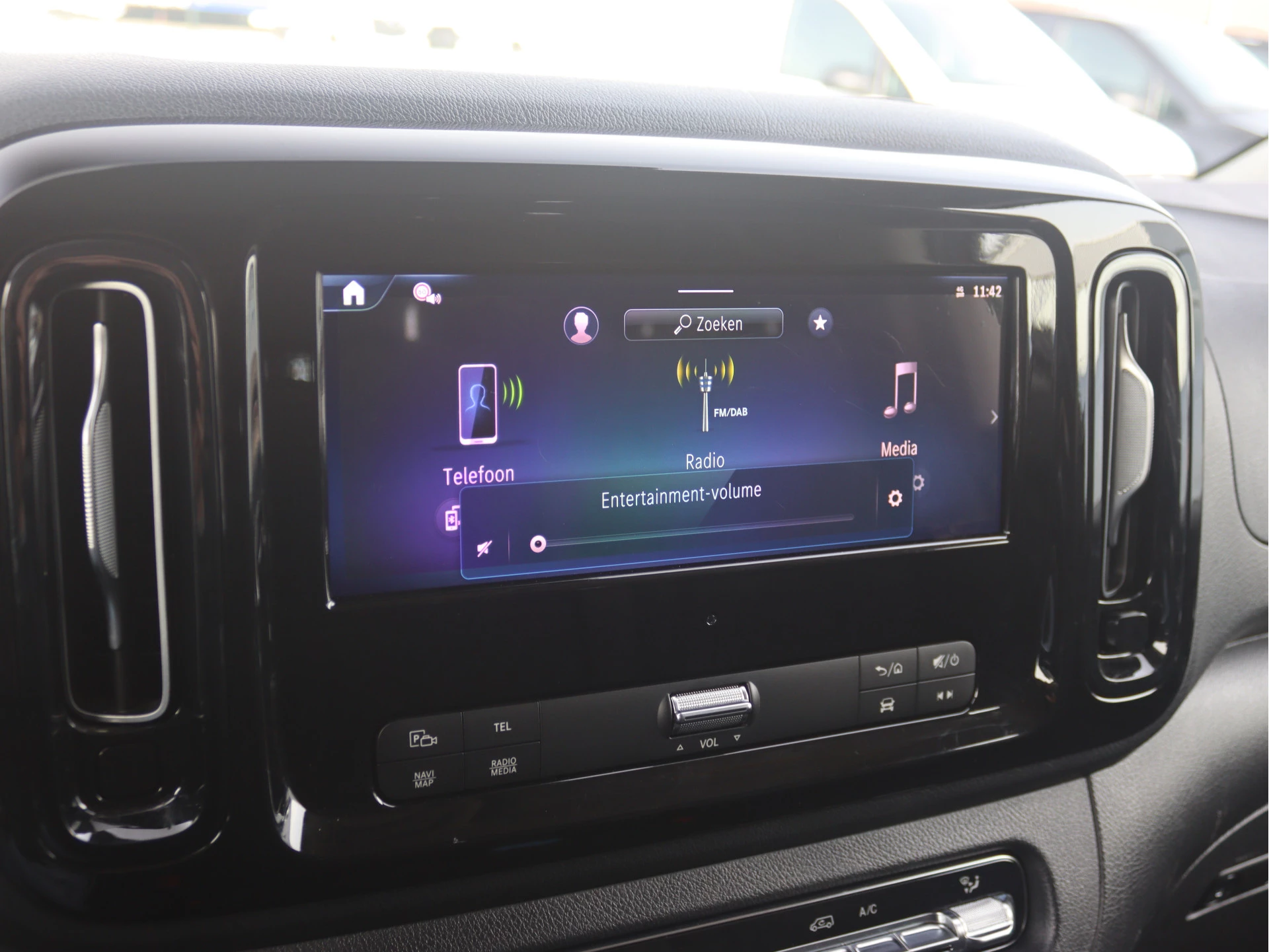 Mercedes-Benz-Vito-image-9