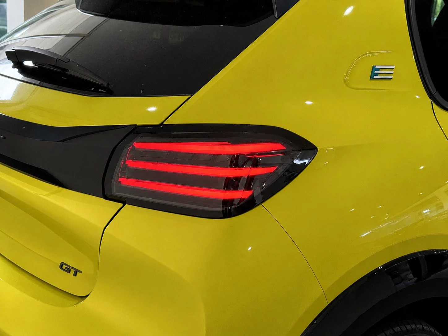 Peugeot-e-208-image-2