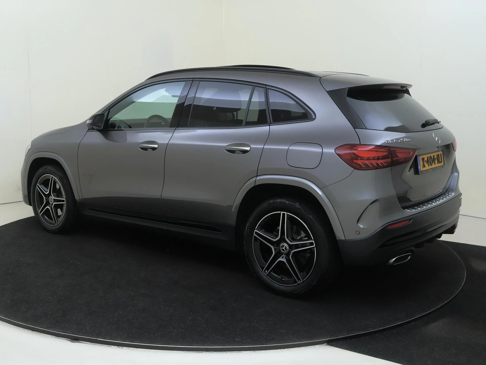 Mercedes-Benz-GLA-image-5