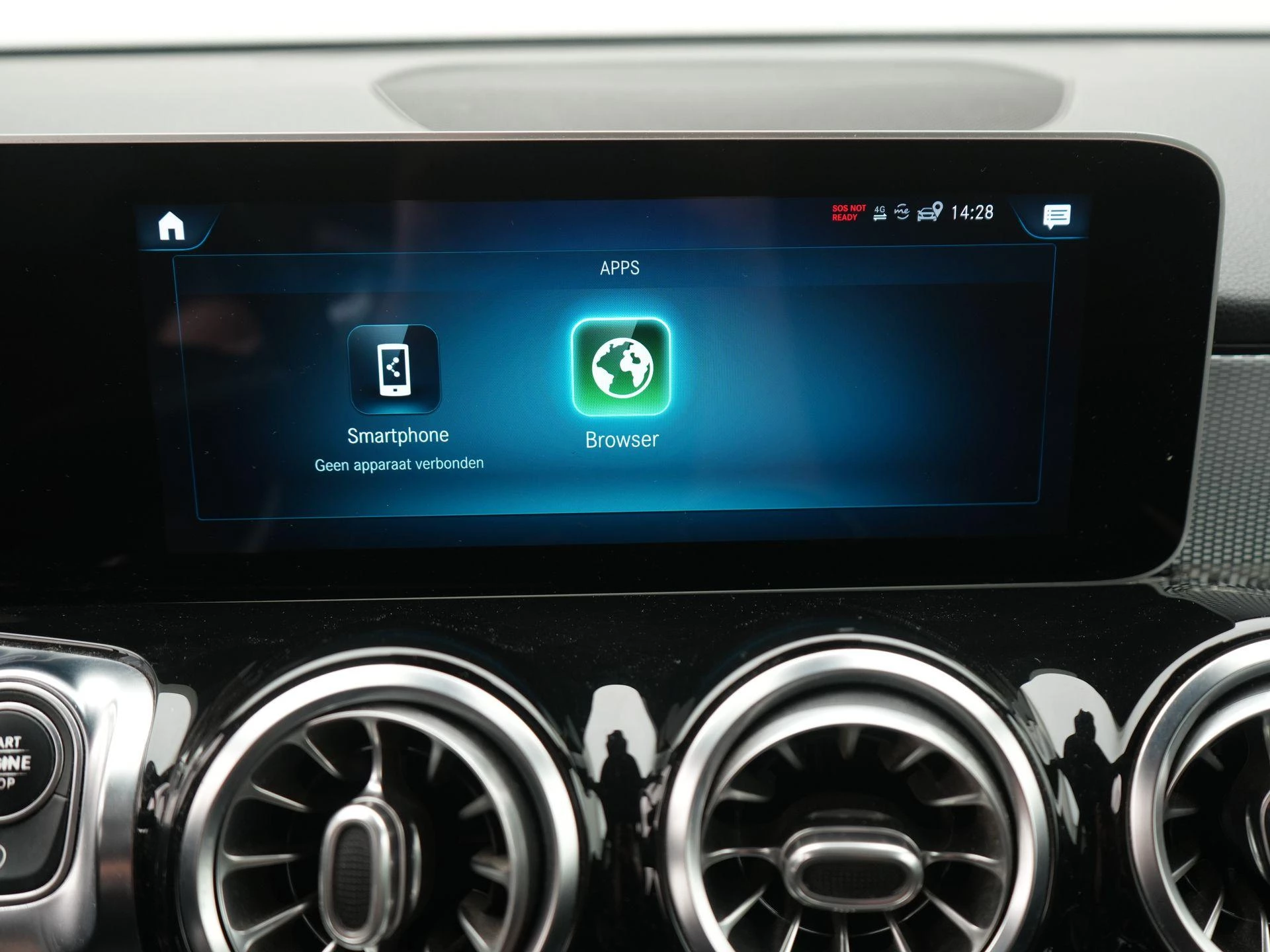 Mercedes-Benz-GLB-image-17