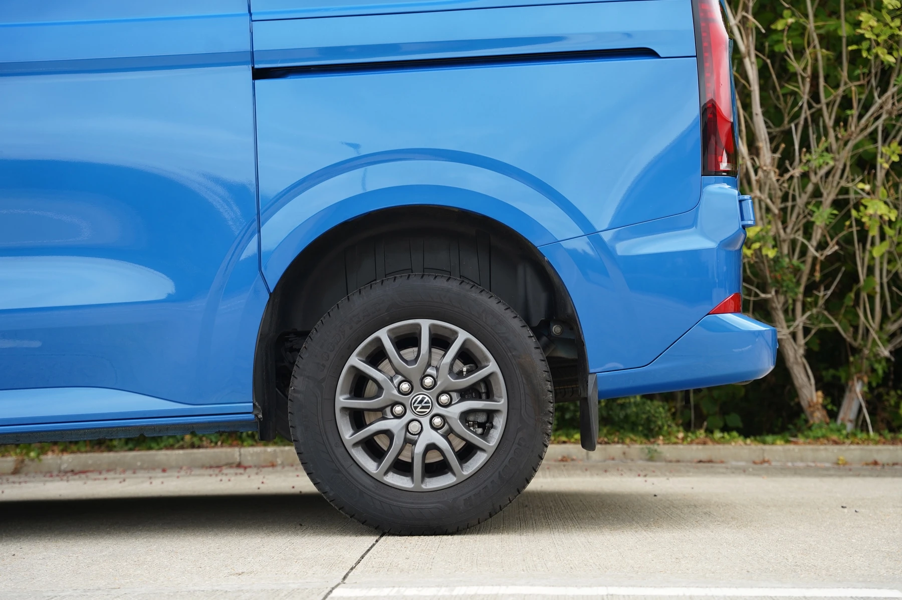 Volkswagen-Transporter-image-39