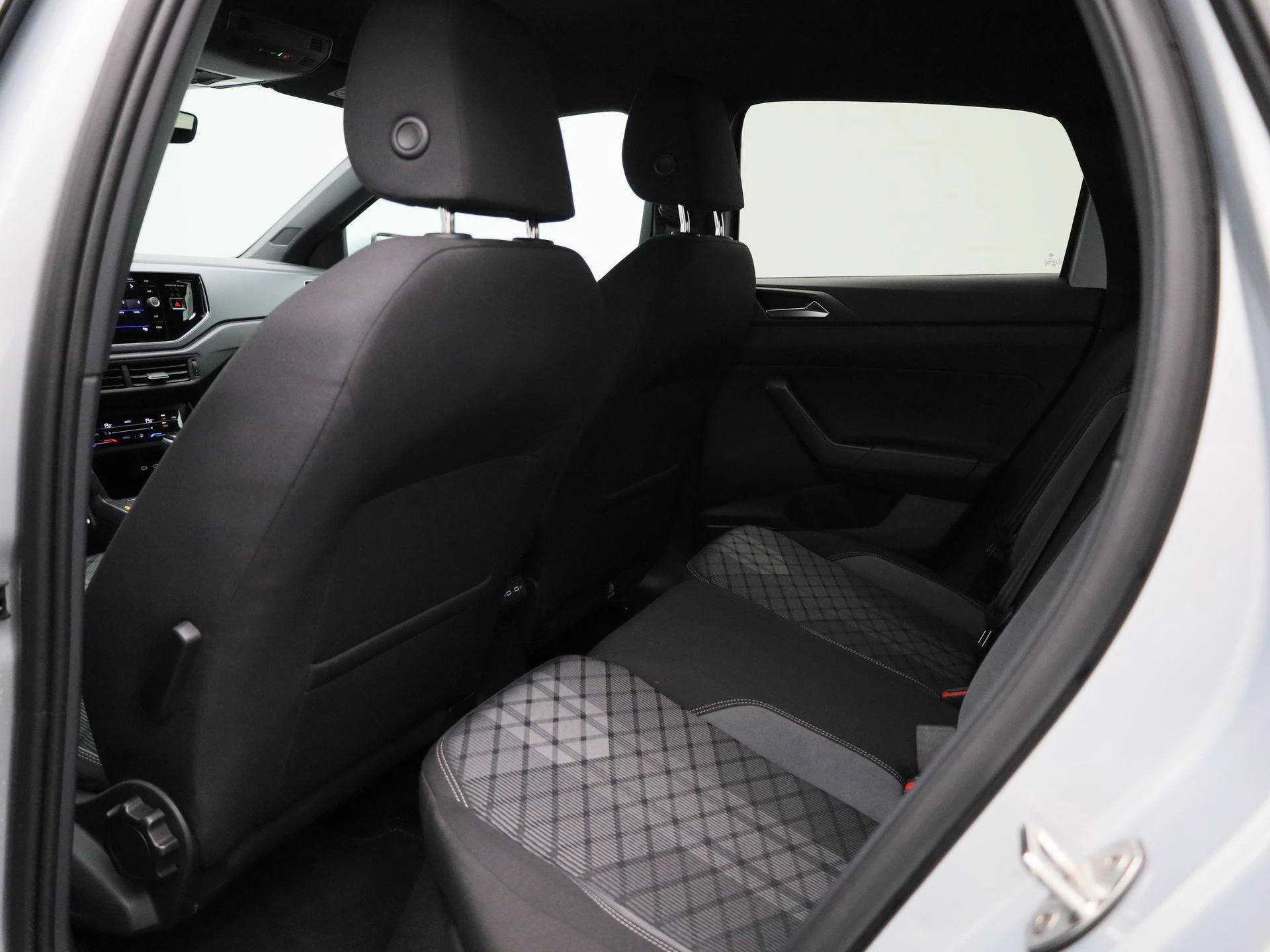 Volkswagen-Polo-image-9