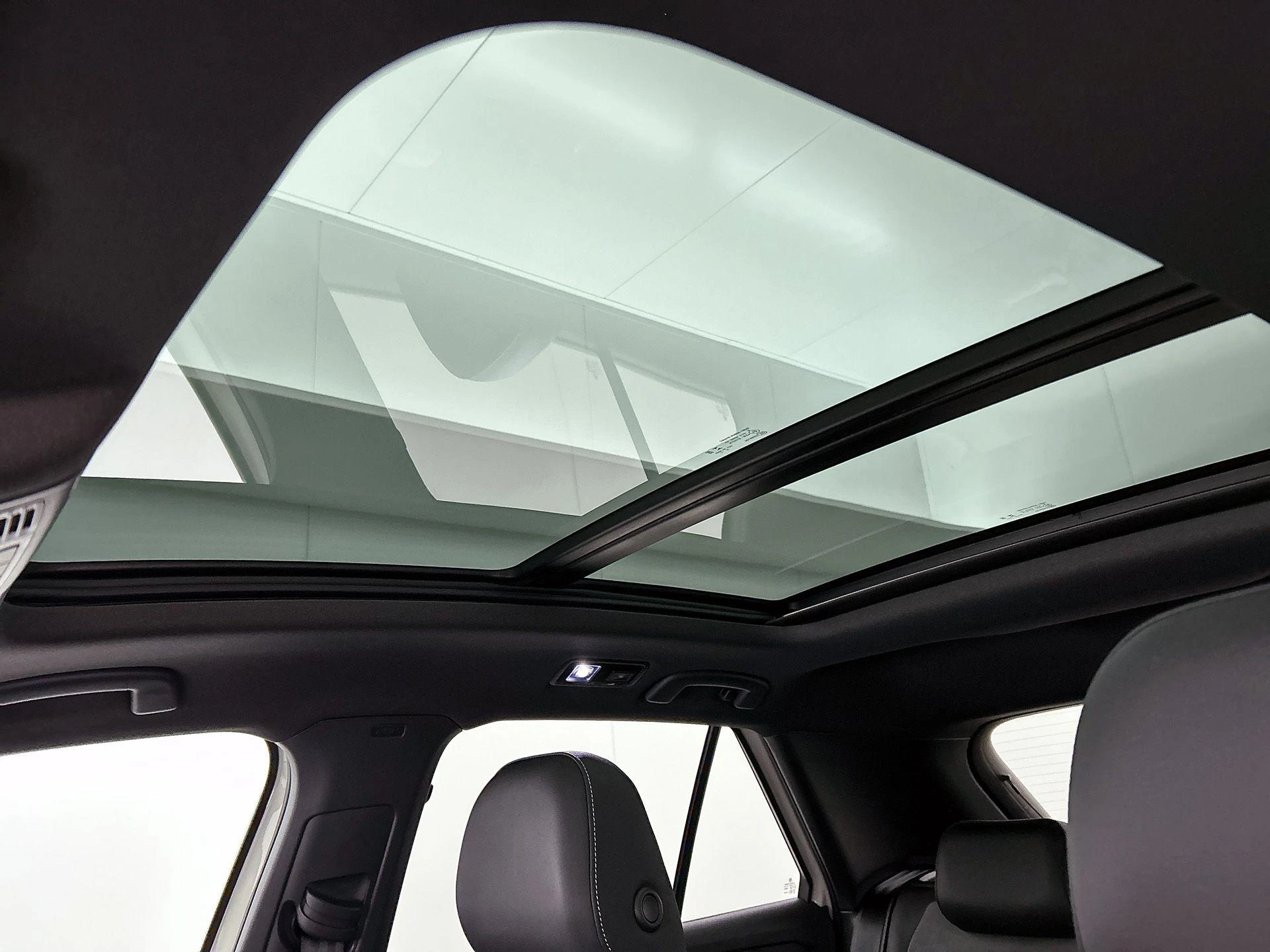 Volkswagen-T-Roc-image-37