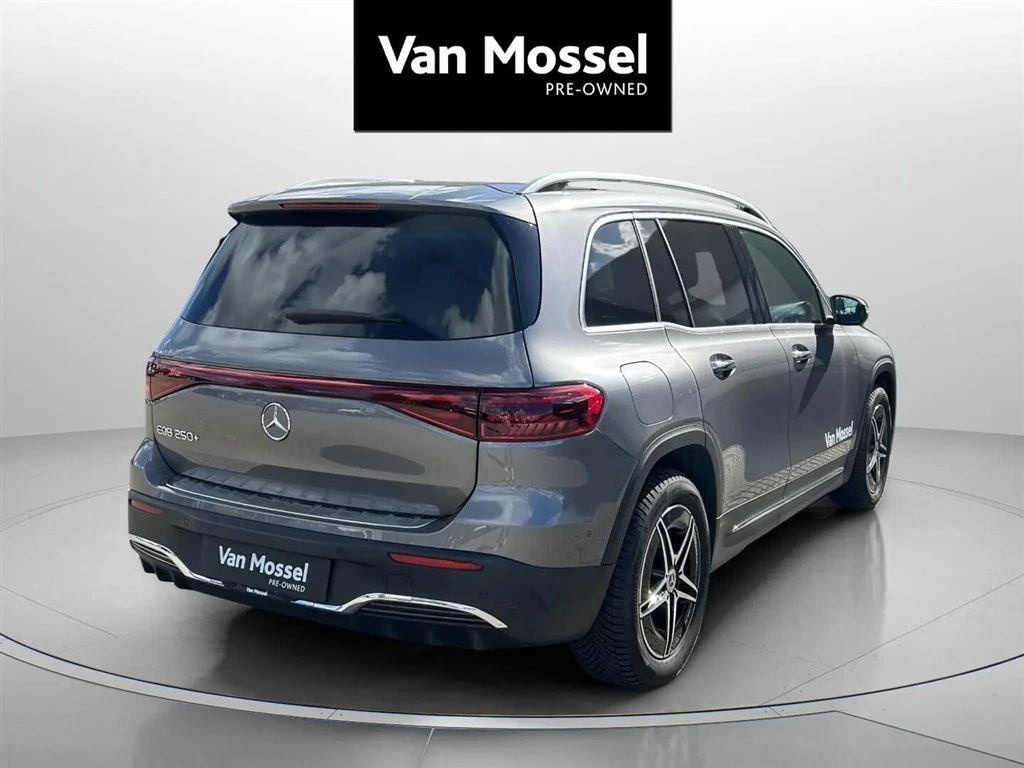 Mercedes-Benz-EQB-image-4