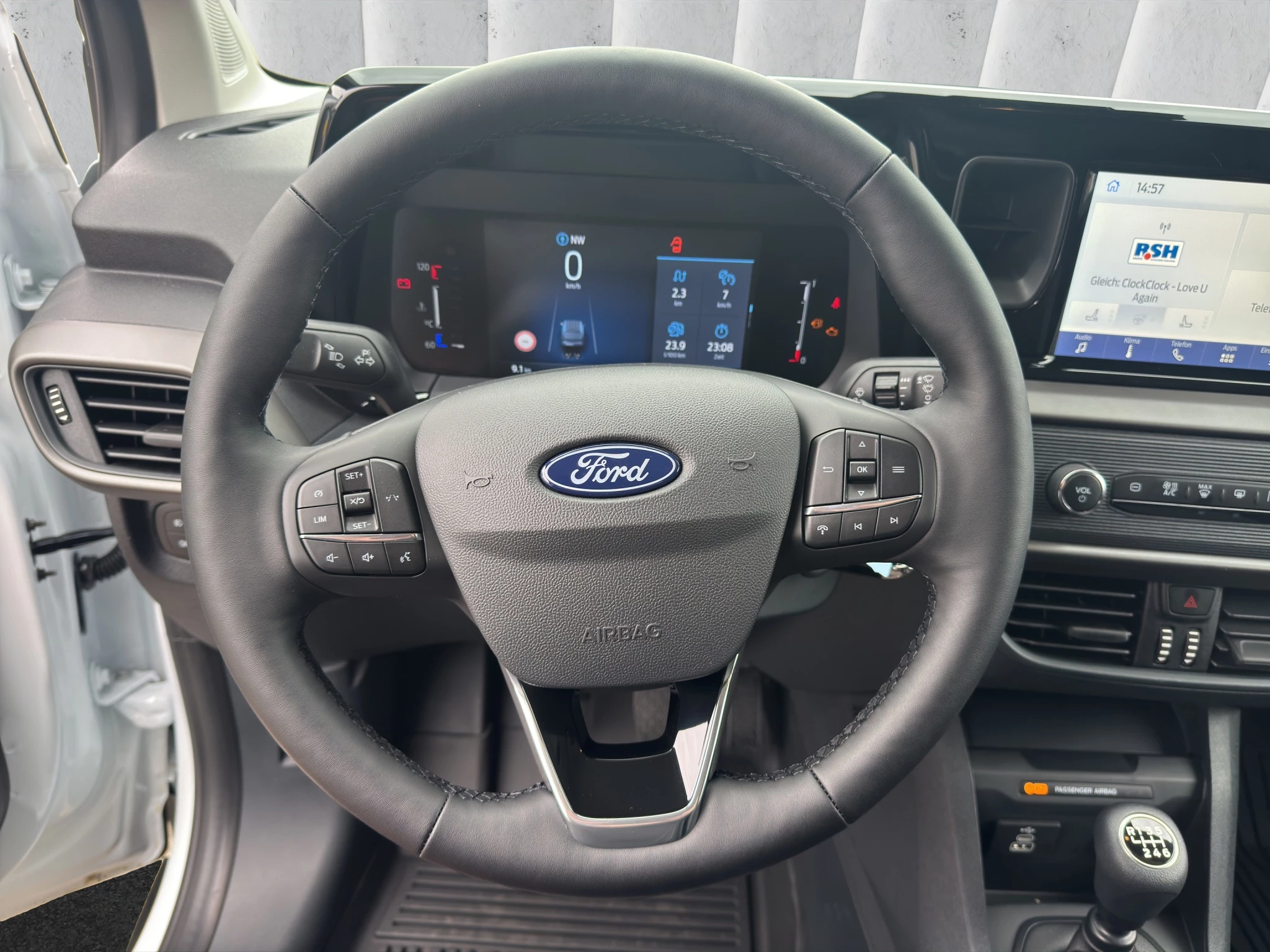 Ford-Transit Courier-image-12