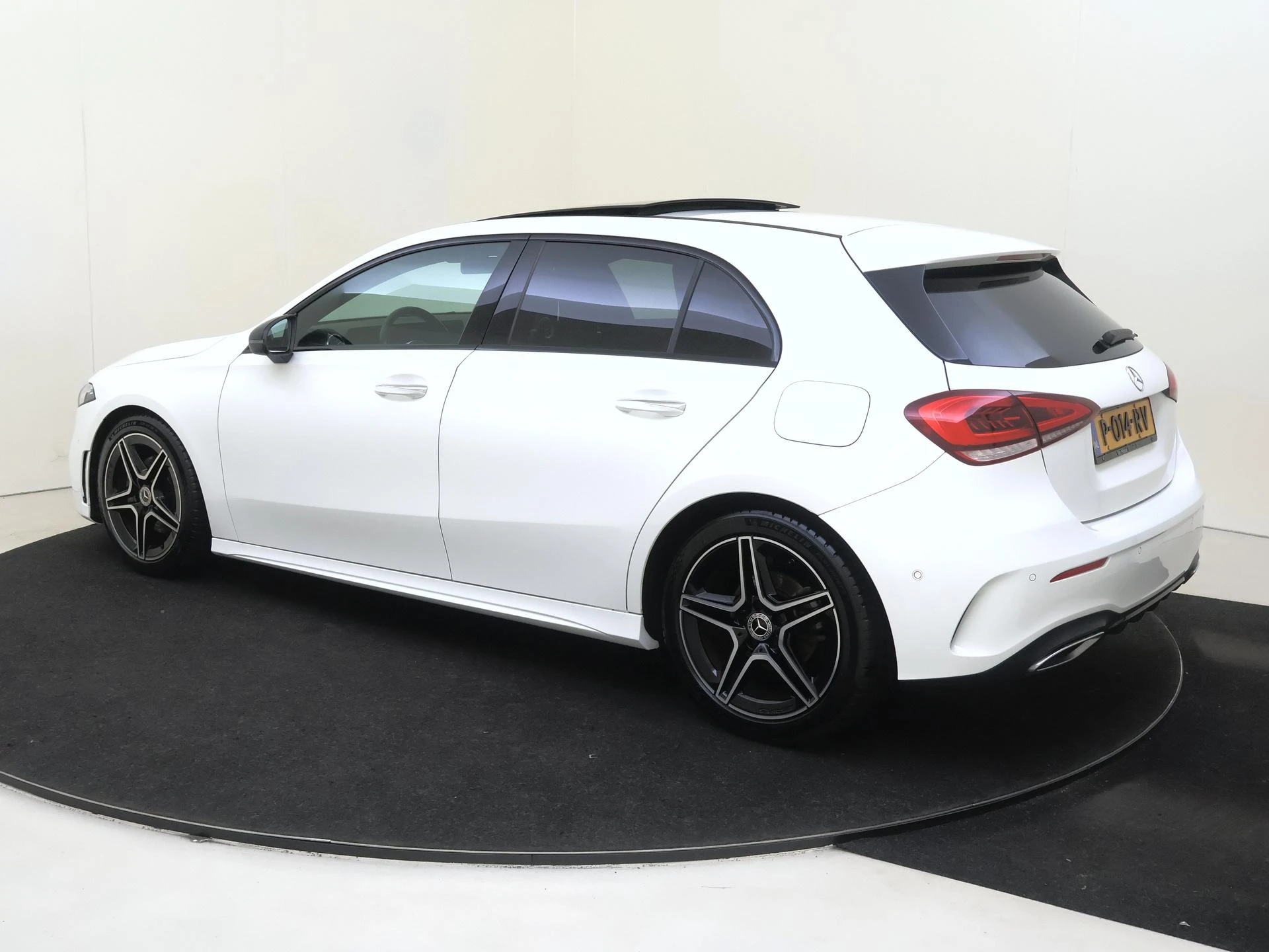 Mercedes-Benz-A-Klasse-image-2