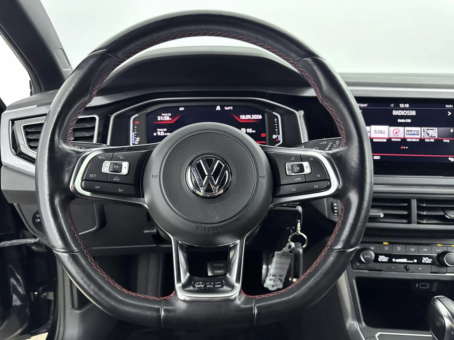 Volkswagen-Polo-image-9