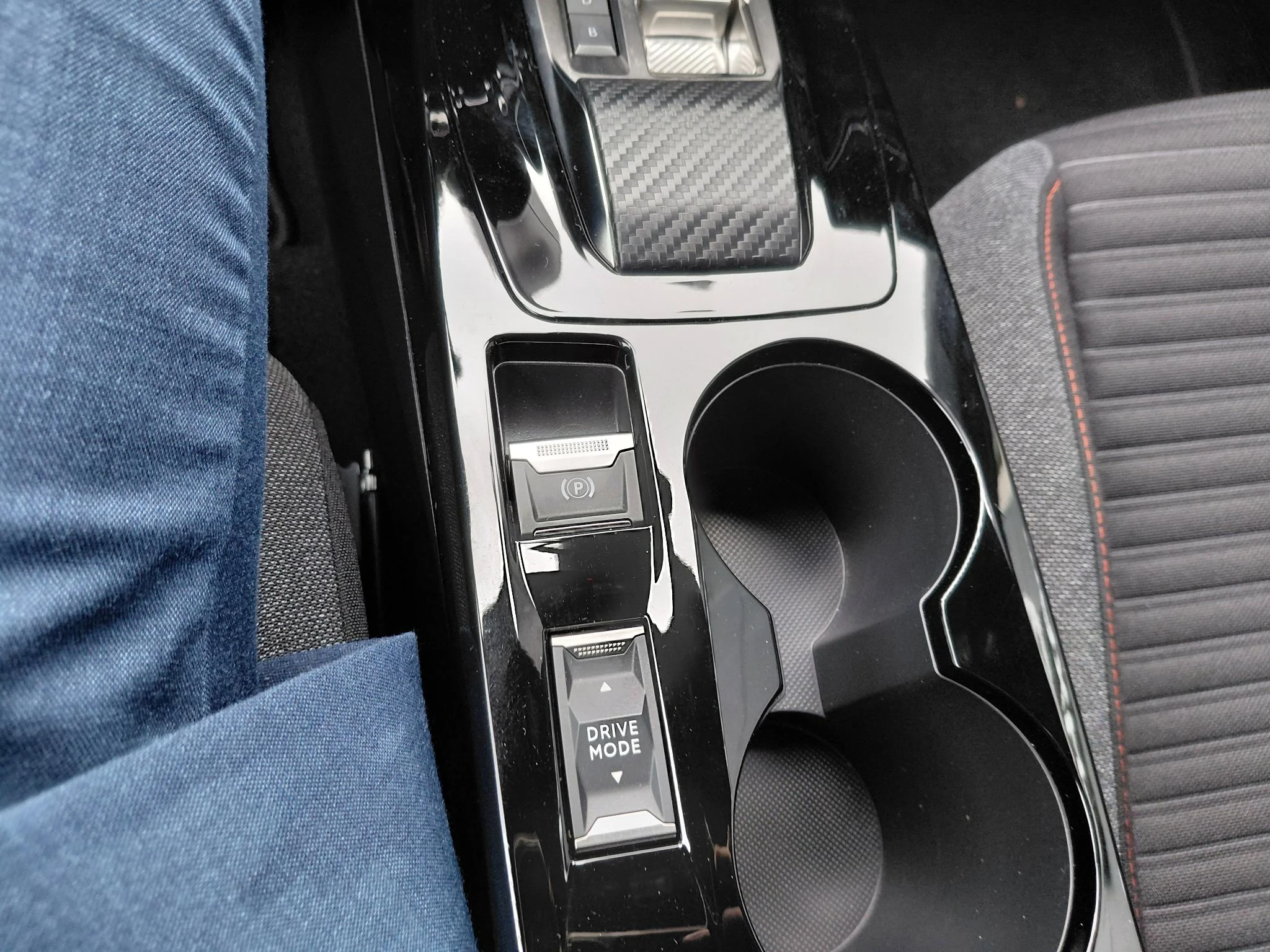 Peugeot-e-2008-image-14