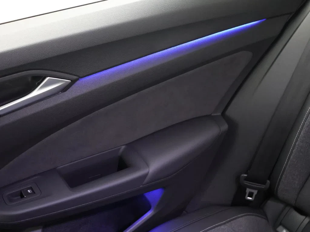 Volkswagen-Golf-image-25
