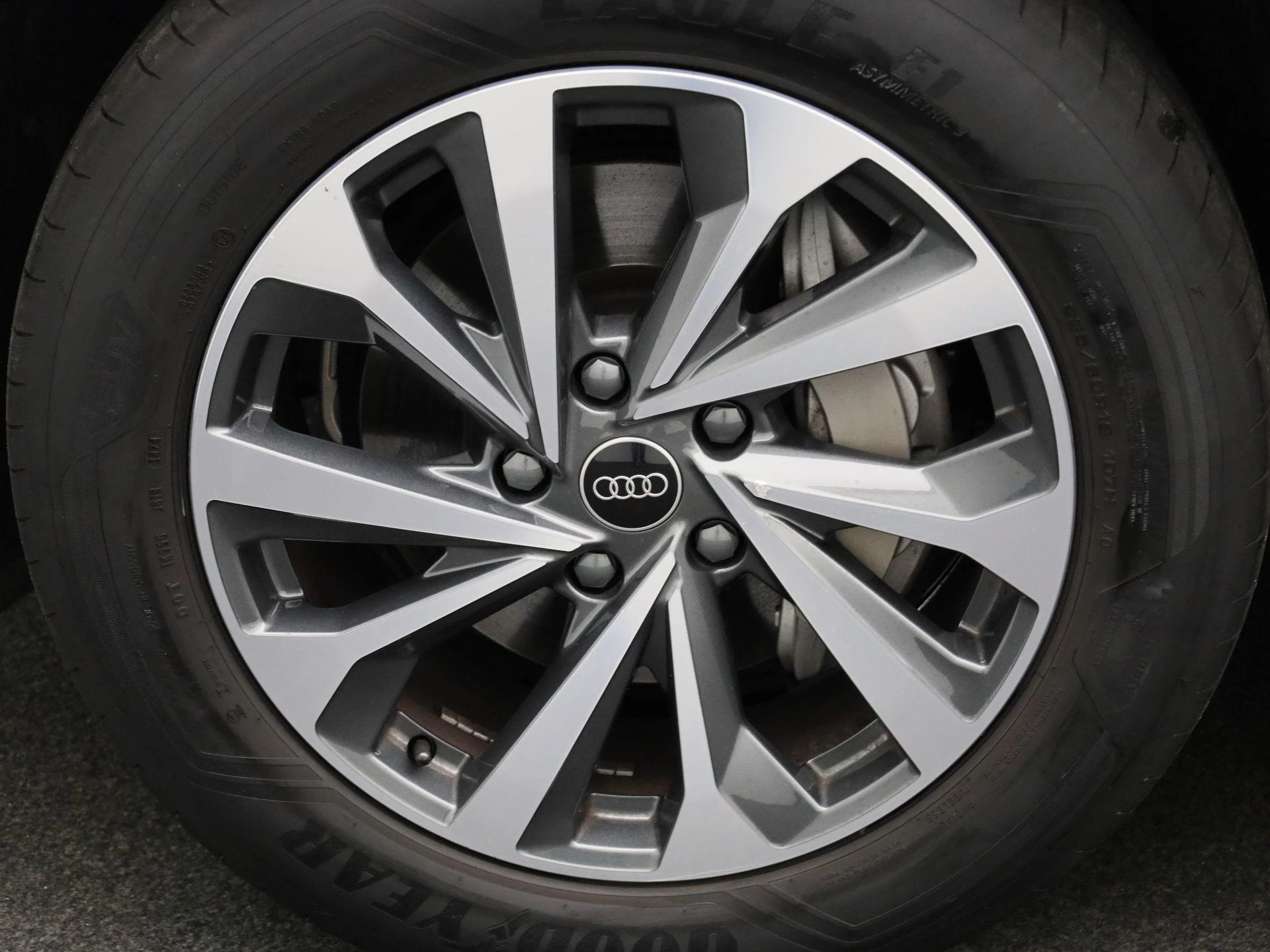 Audi-Q6 e-tron-image-6