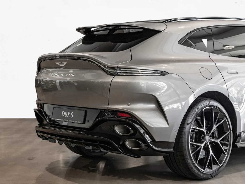 Aston Martin-DBX-image-8