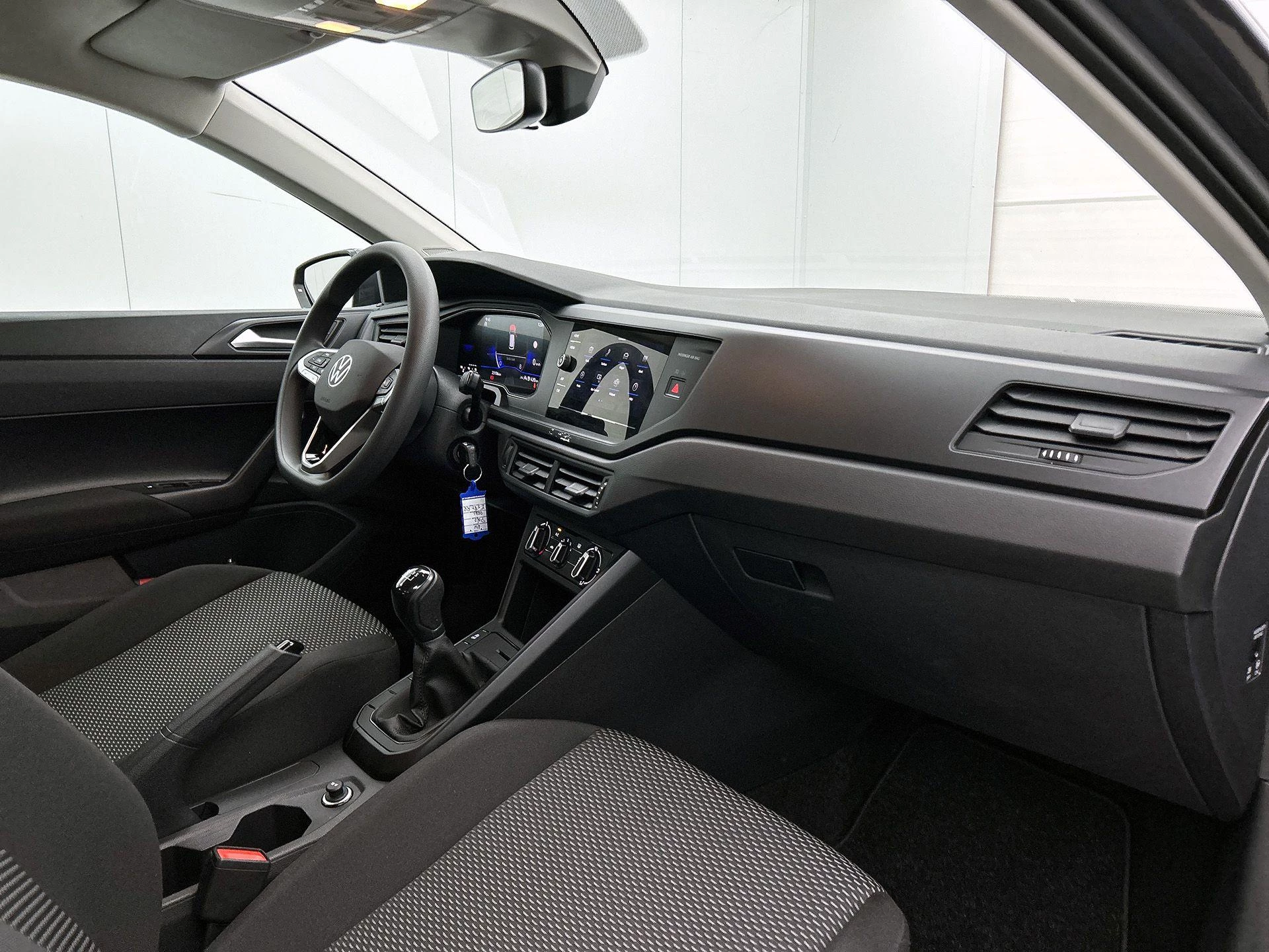 Volkswagen-Polo-image-17