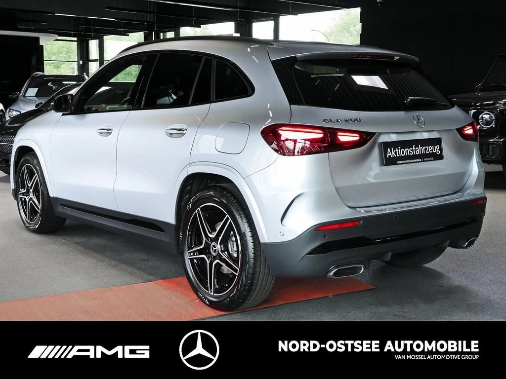 Mercedes-Benz GLA 200 AMG NIGHT PANO AHK 360° SOUND DISTRONIC AMG Line