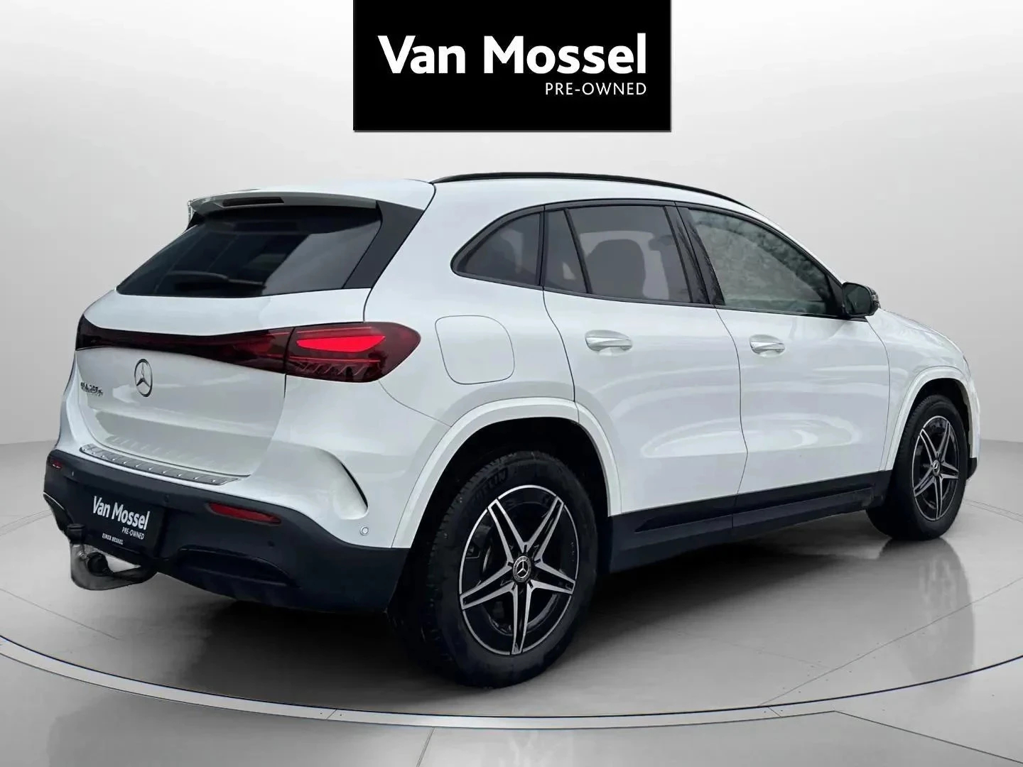 Mercedes-Benz-EQA-image-4