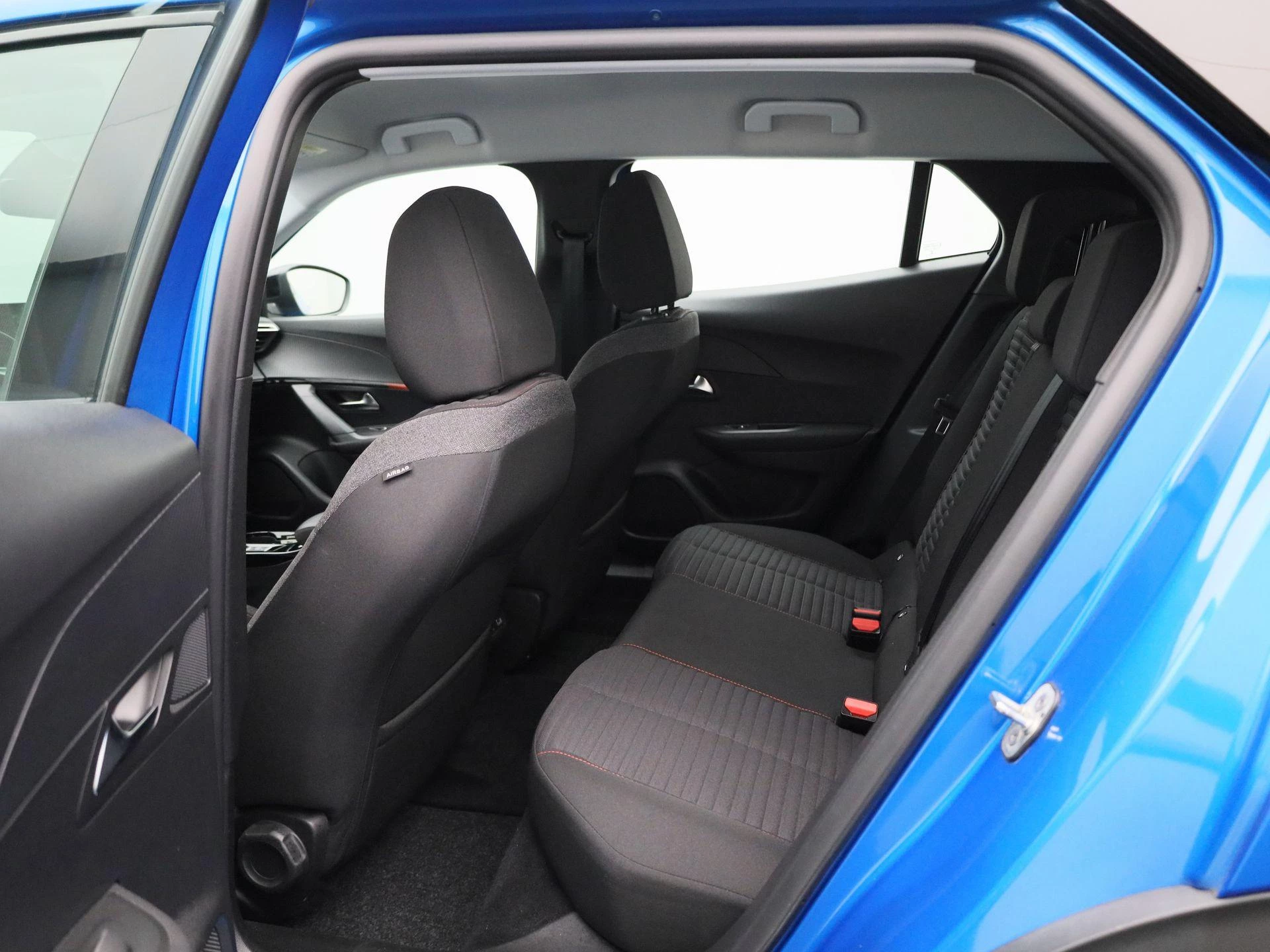 Peugeot-e-2008-image-9