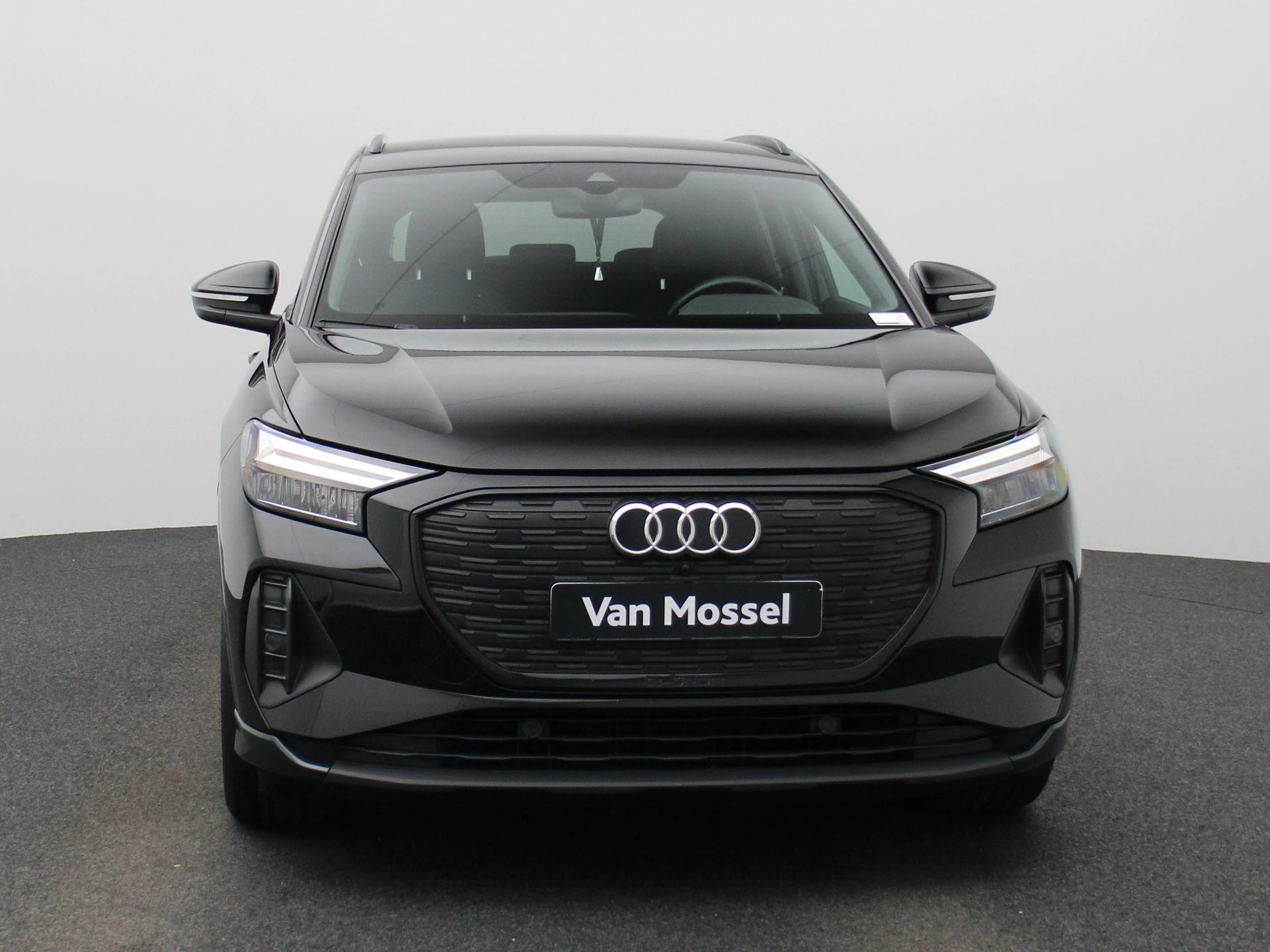 Audi-Q4 e-tron-image-1