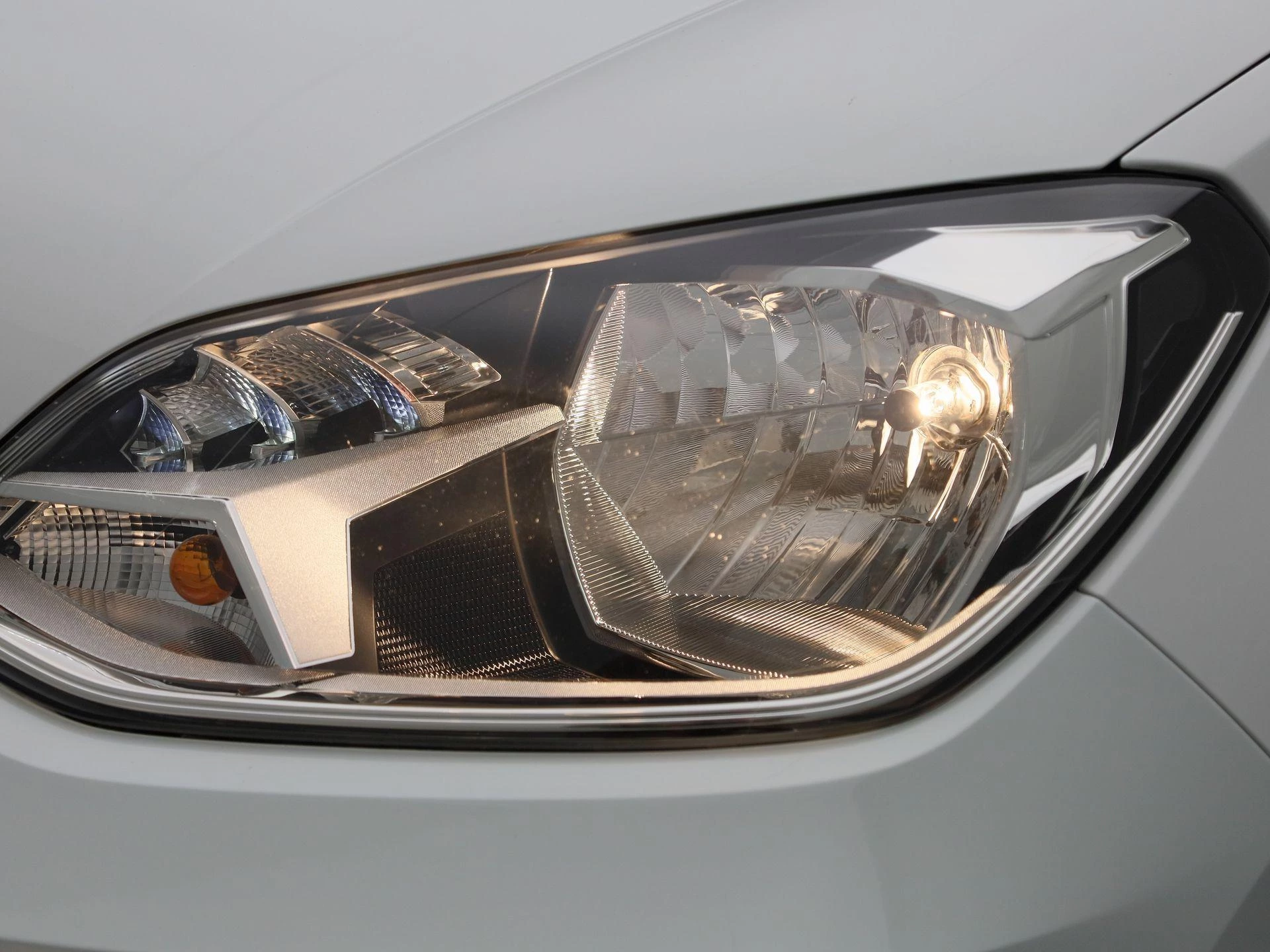 Volkswagen-up!-image-12