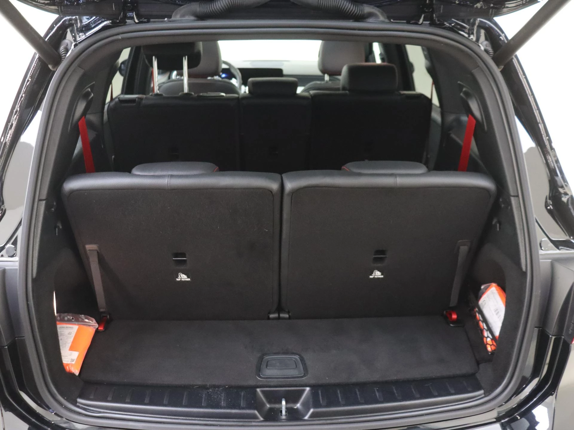 Mercedes-Benz-GLB-image-41