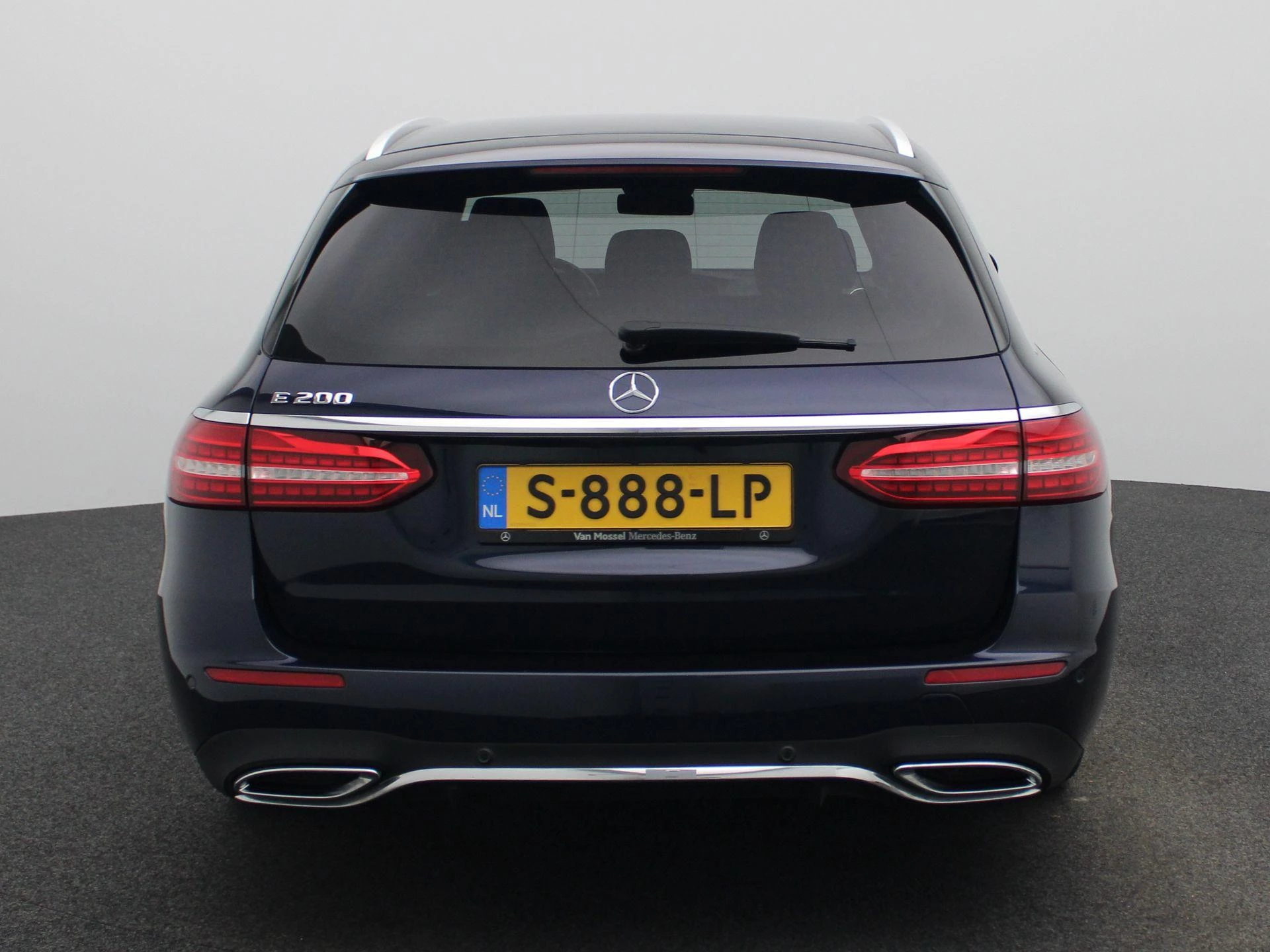 Mercedes-Benz-E-Klasse-image-4