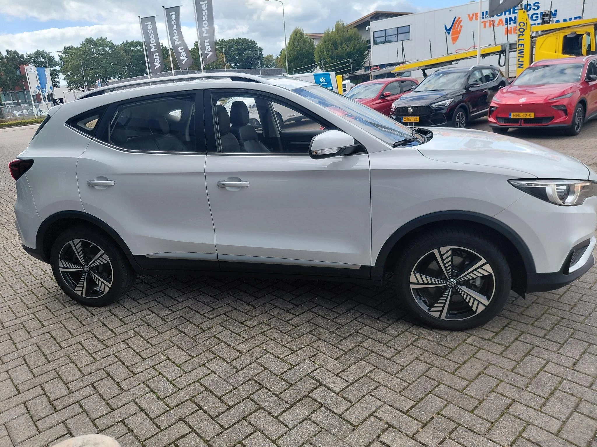 MG-ZS EV-image-6