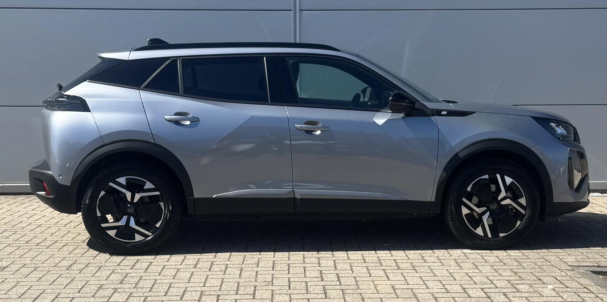 Peugeot e-2008 EV Allure 54 kWh