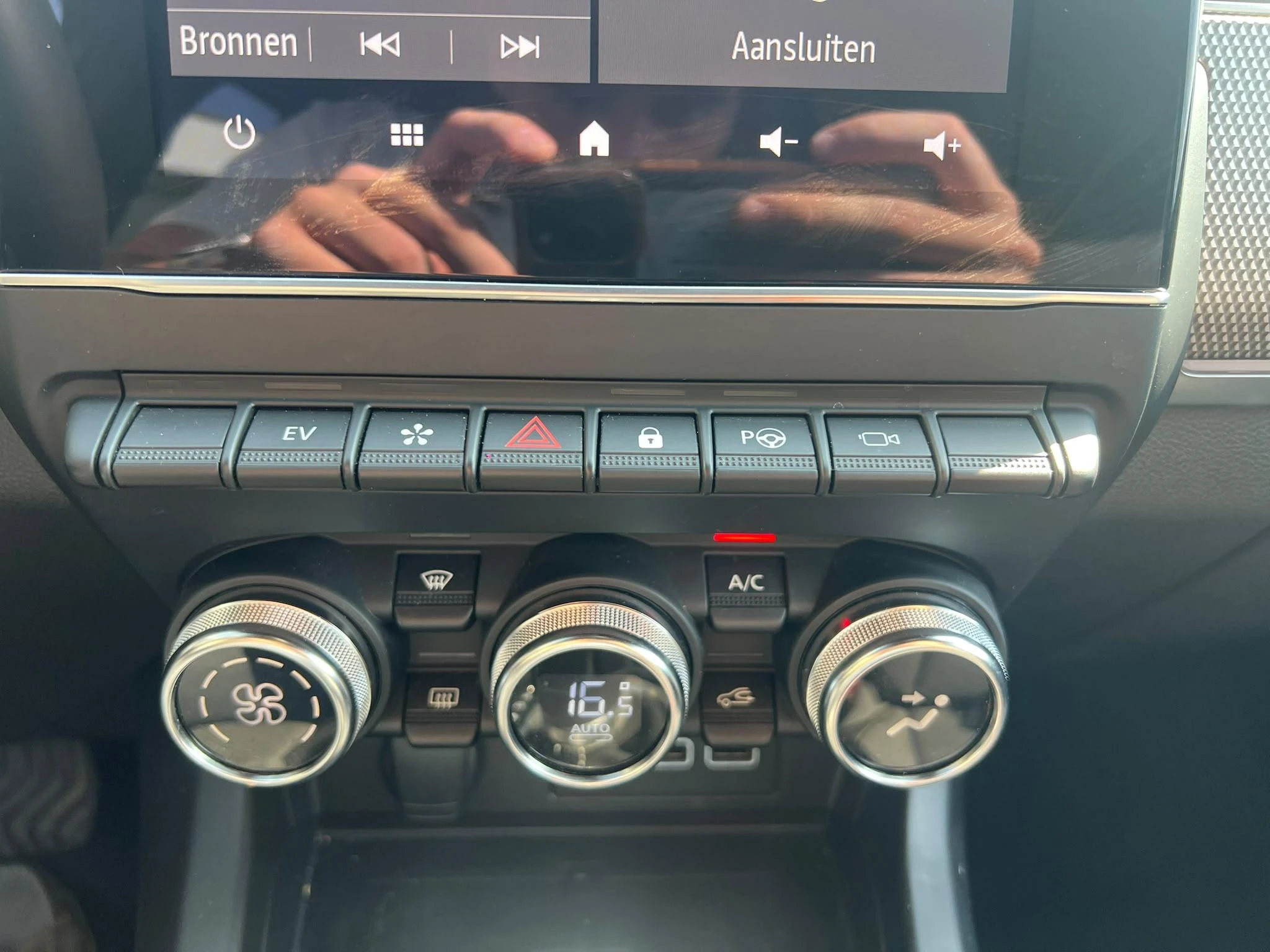 Renault-Arkana-image-14