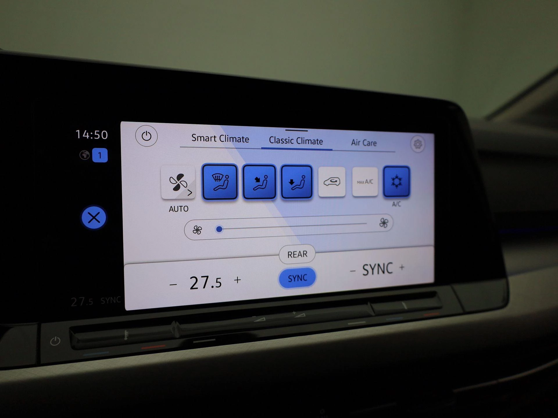 Volkswagen-Golf-image-27