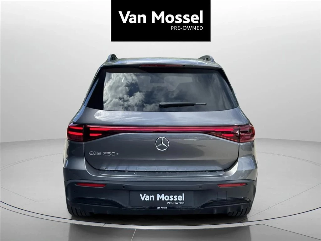 Mercedes-Benz-EQB-image-5