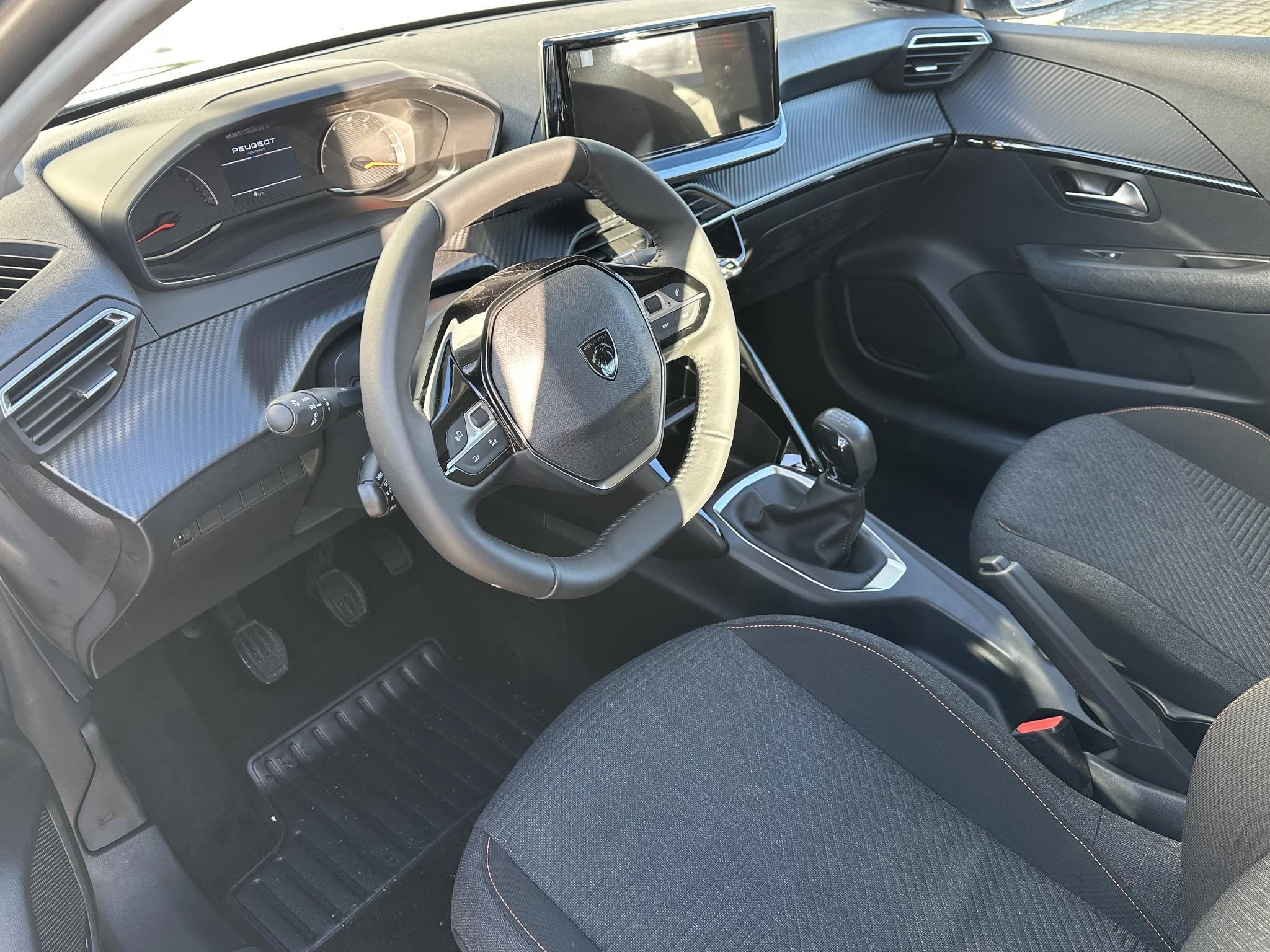 Peugeot-208-image-13