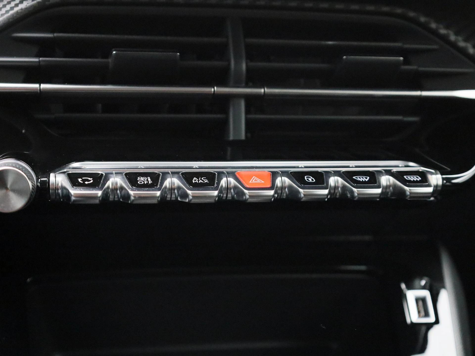 Peugeot 208 - 17