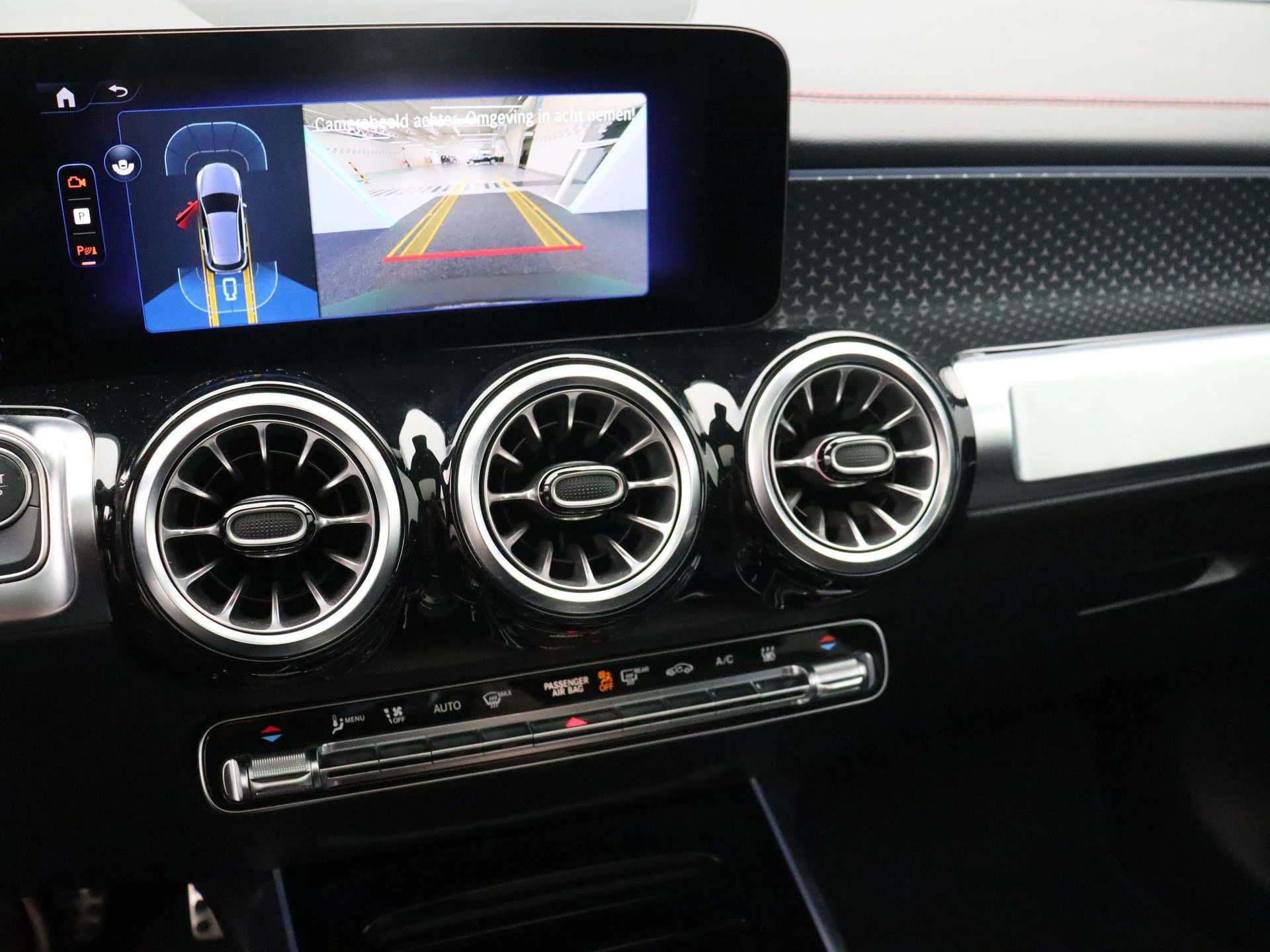 Mercedes-Benz-EQB-image-13