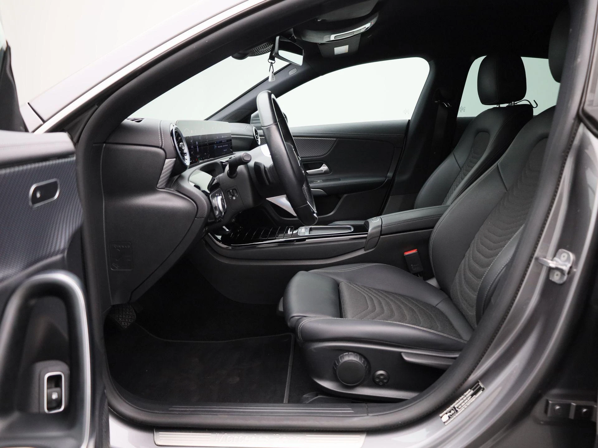 Mercedes-Benz-CLA-image-11