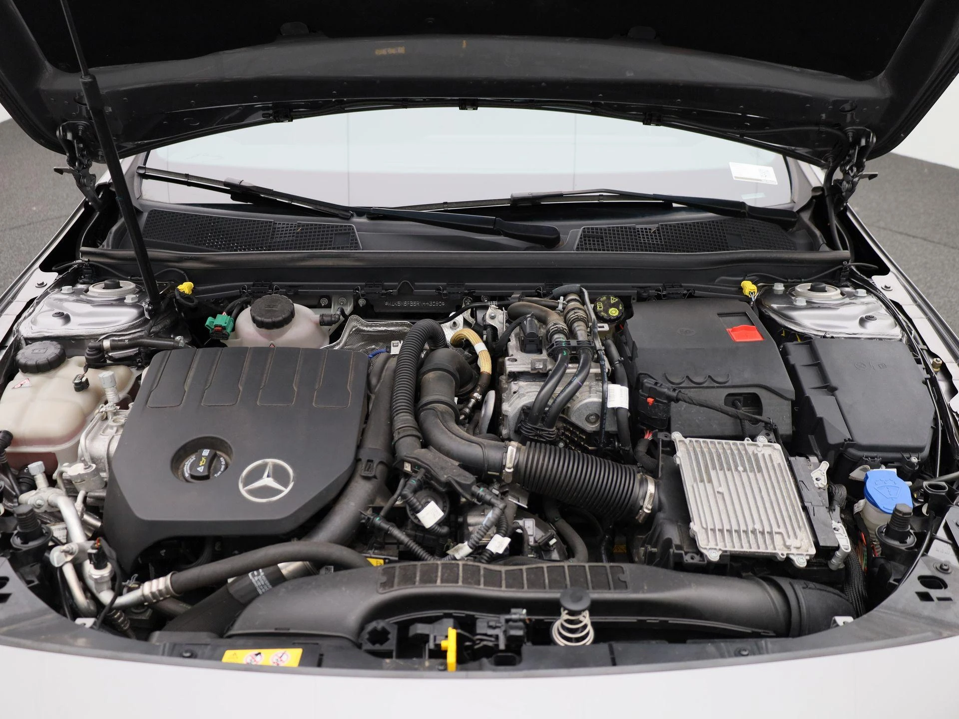 Mercedes-Benz-CLA-image-43