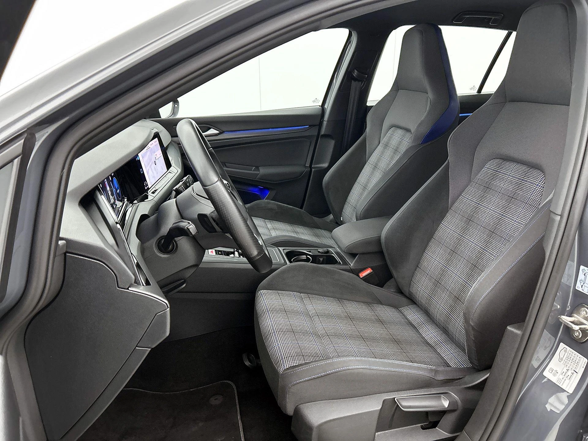 Volkswagen-Golf-image-24