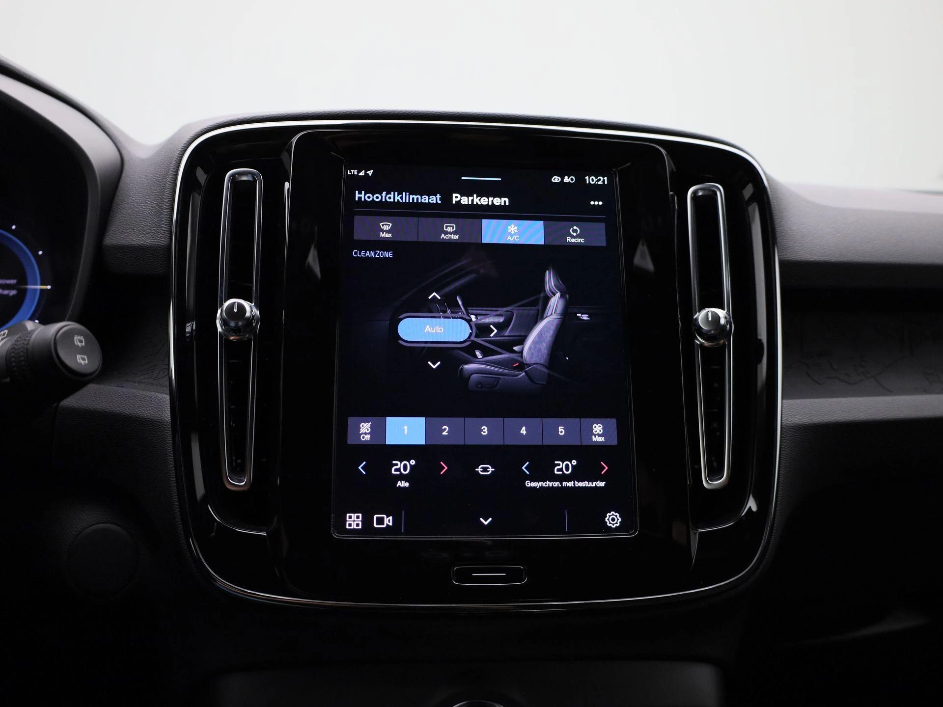 Volvo-XC40-image-18