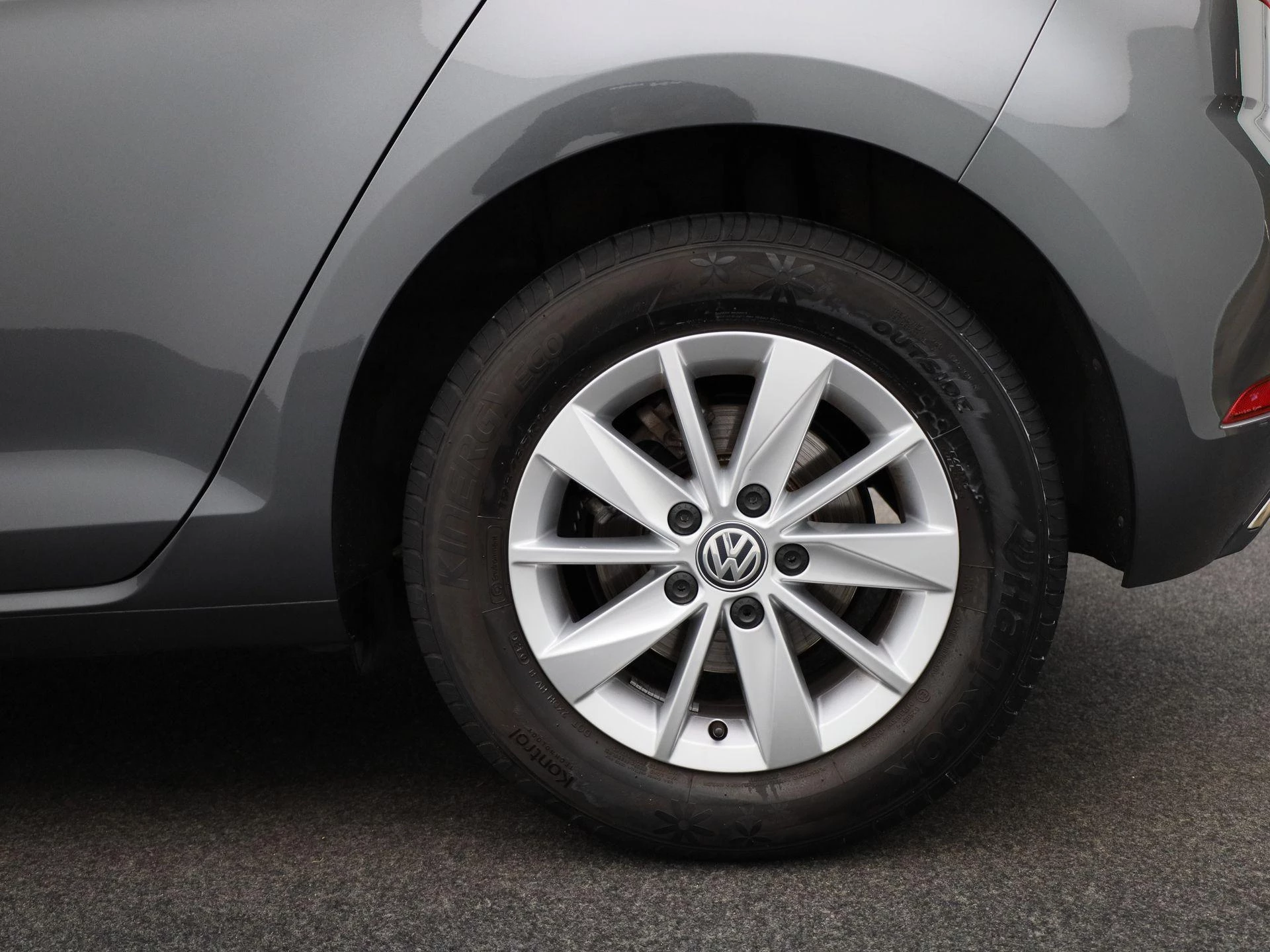 Volkswagen-Golf-image-14