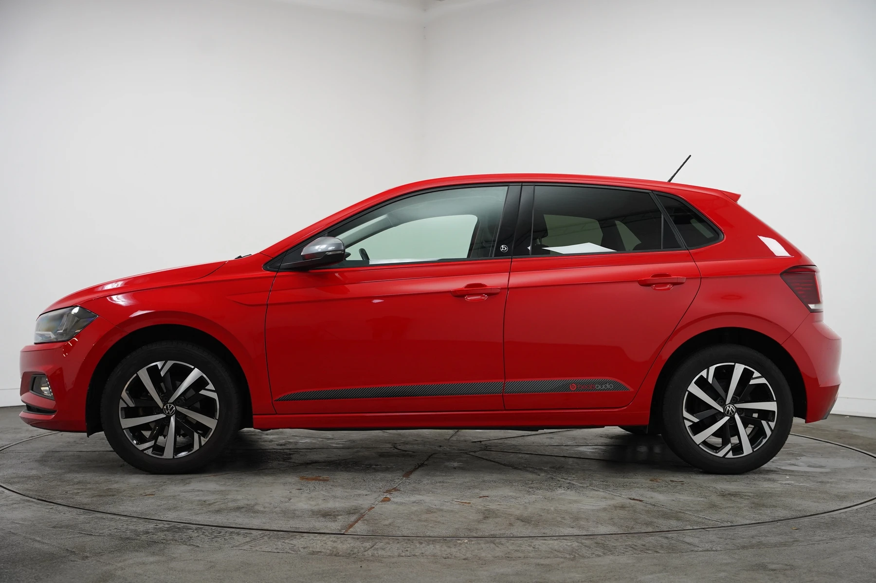 Volkswagen-Polo-image-14