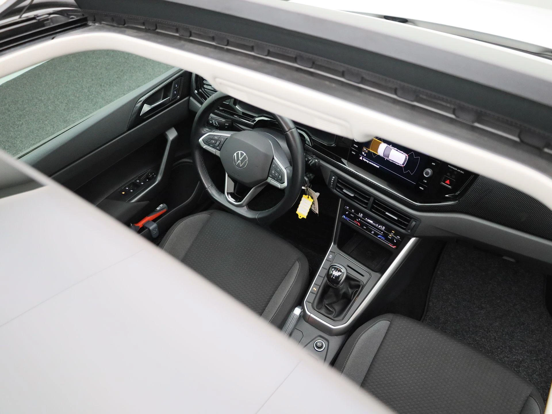 Volkswagen-Polo-image-31