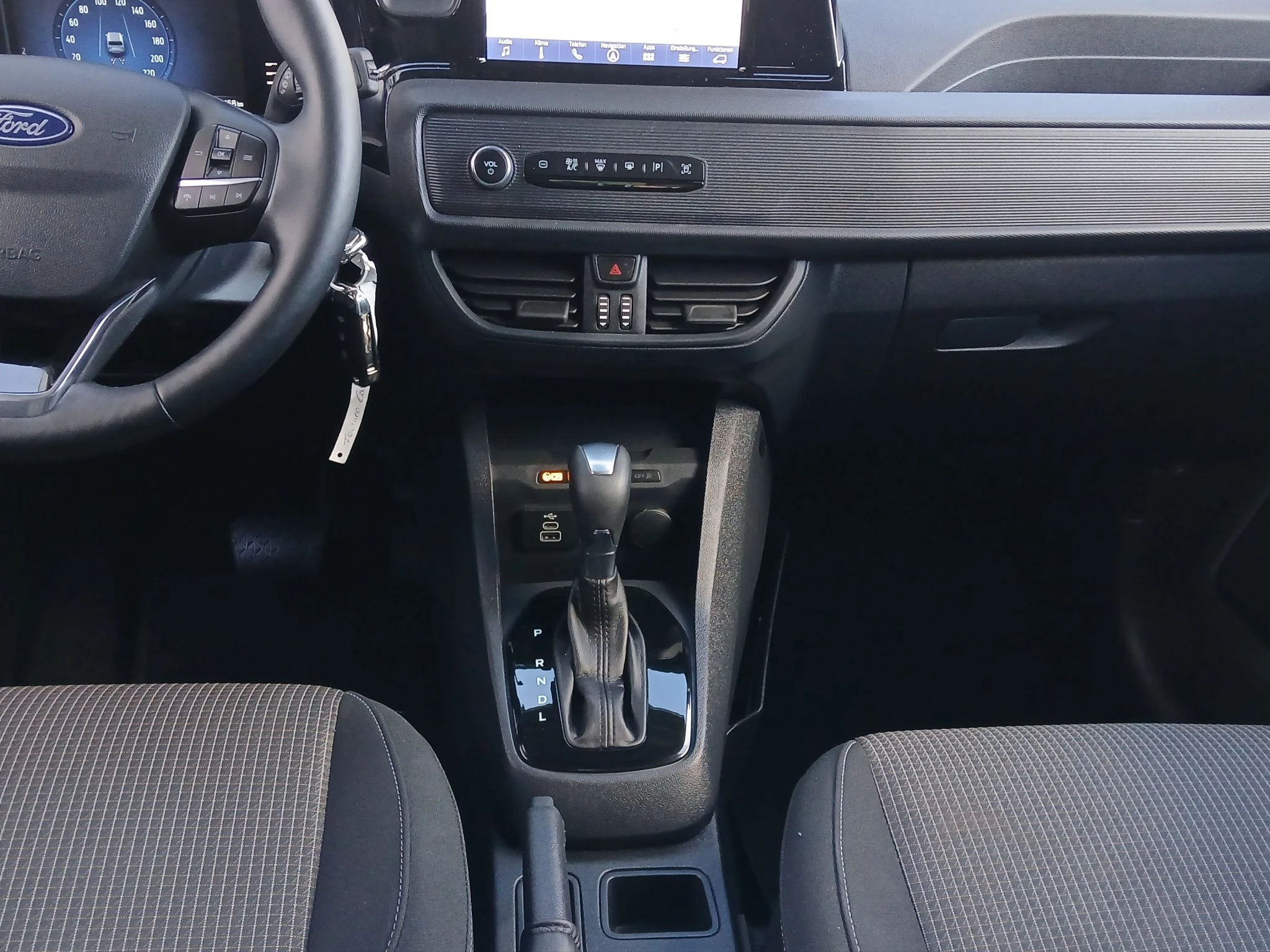 Ford-Tourneo Courier-image-13