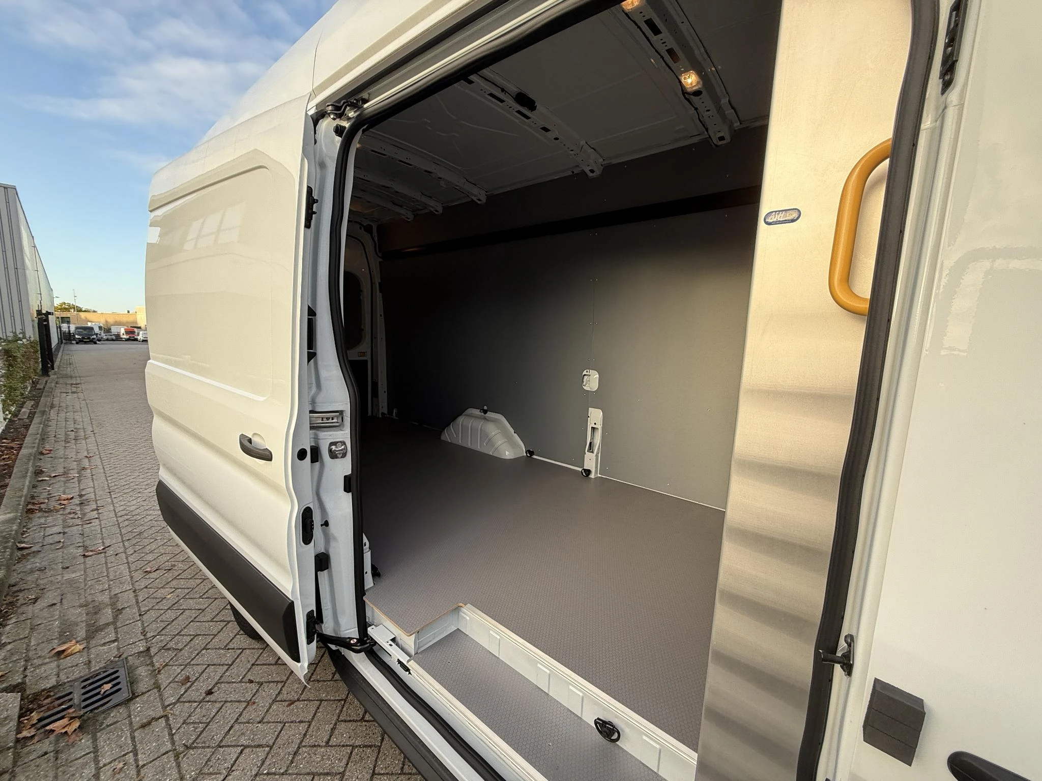 Ford-E-Transit-image-19