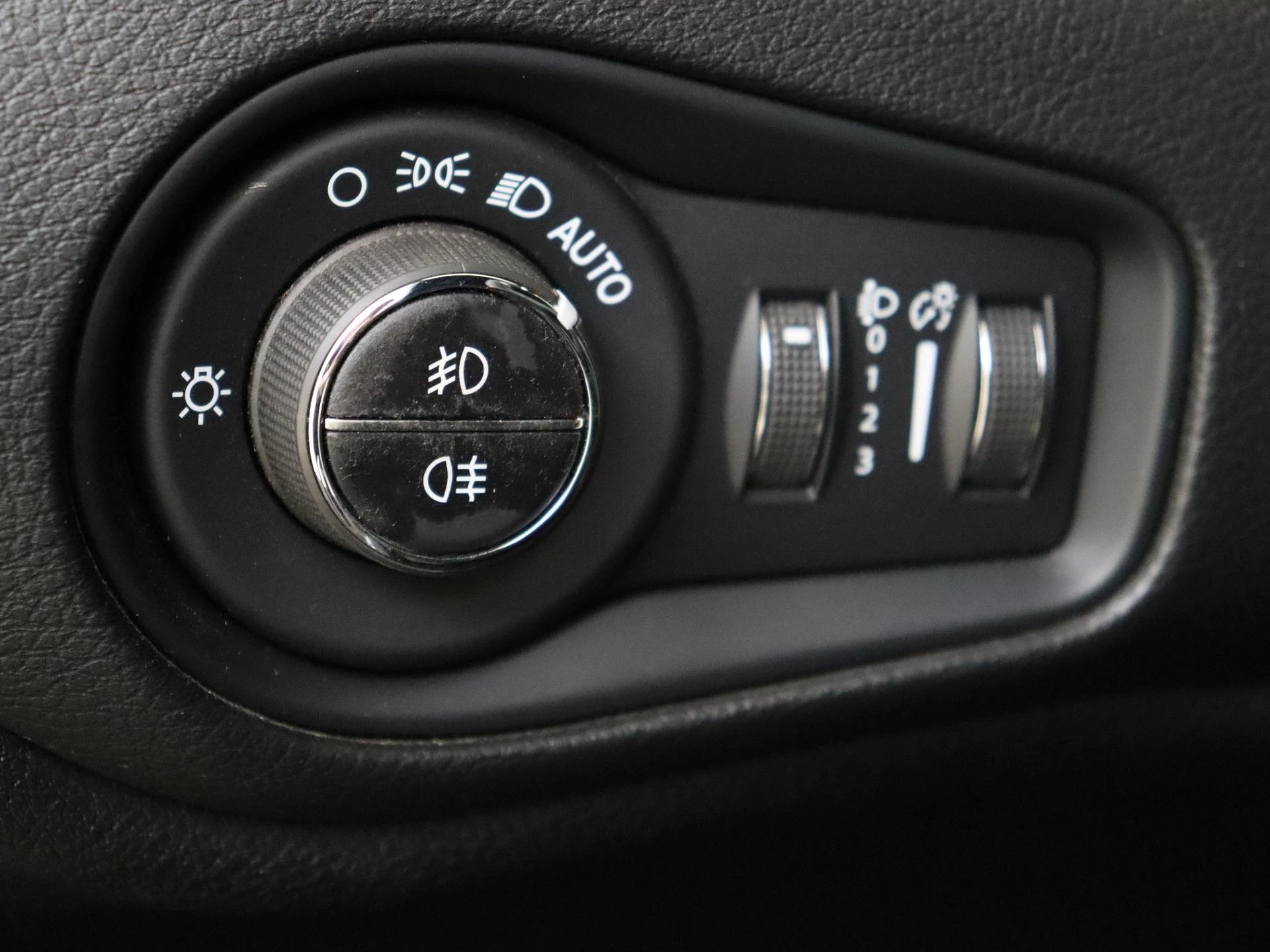 Jeep-Renegade-image-22