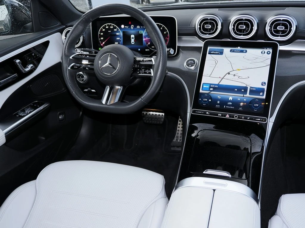 Mercedes-Benz-C-Klasse 300-image-8