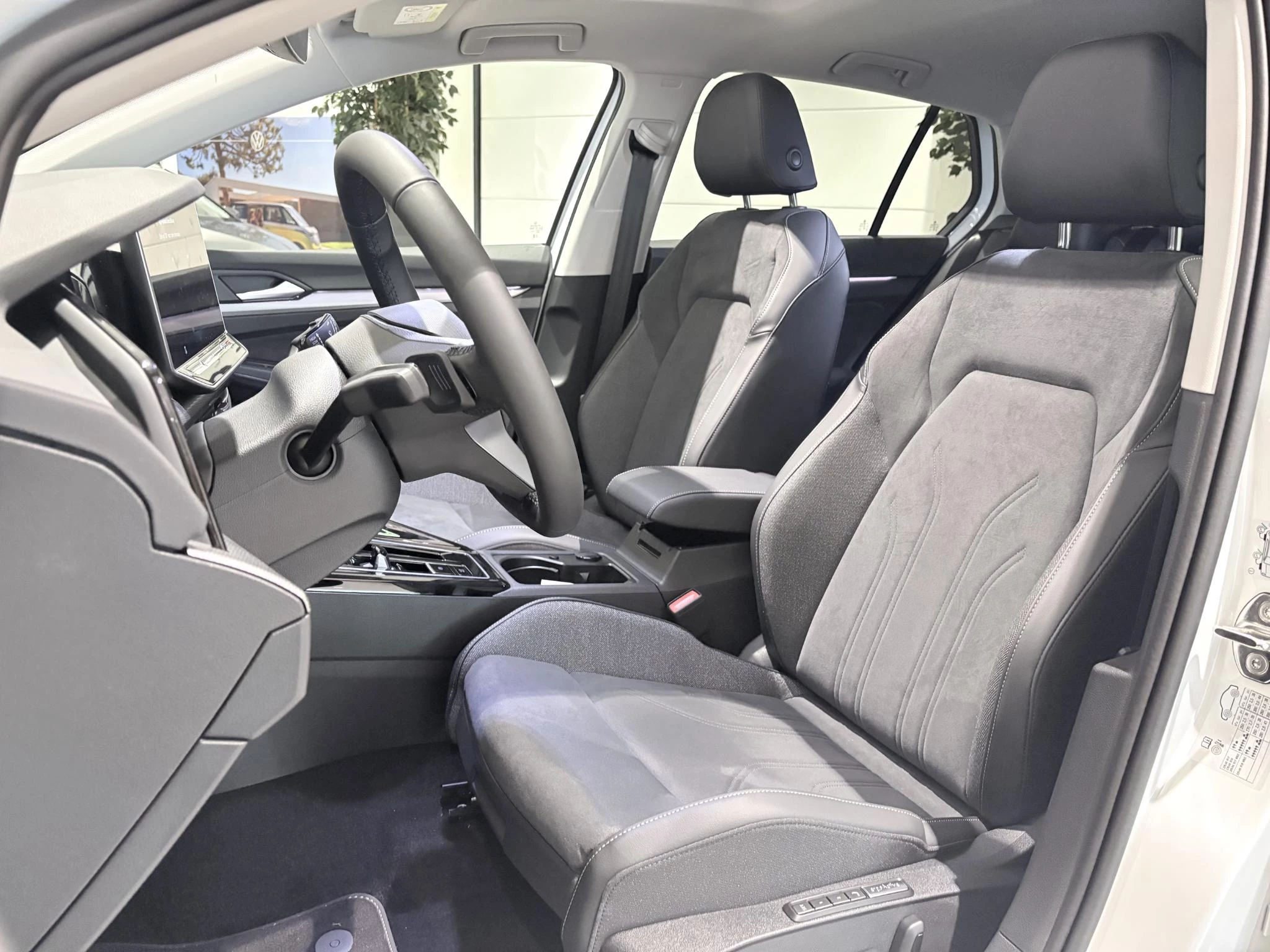 Volkswagen-Golf-image-11