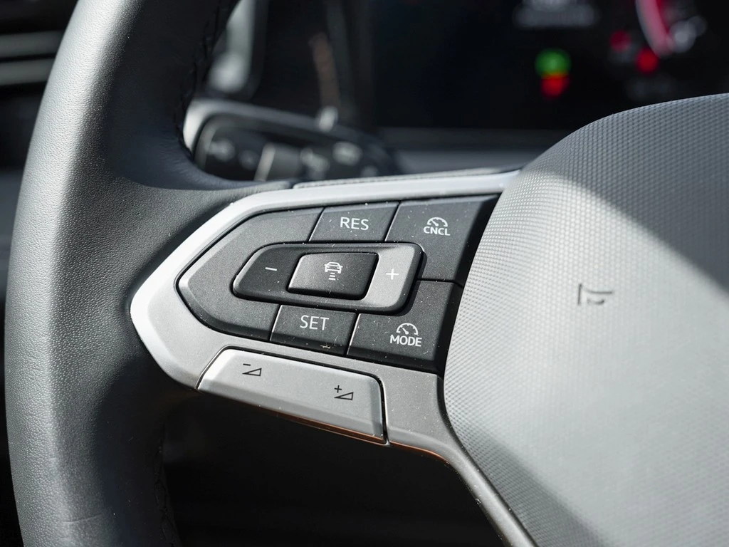 Volkswagen-Tiguan-image-14
