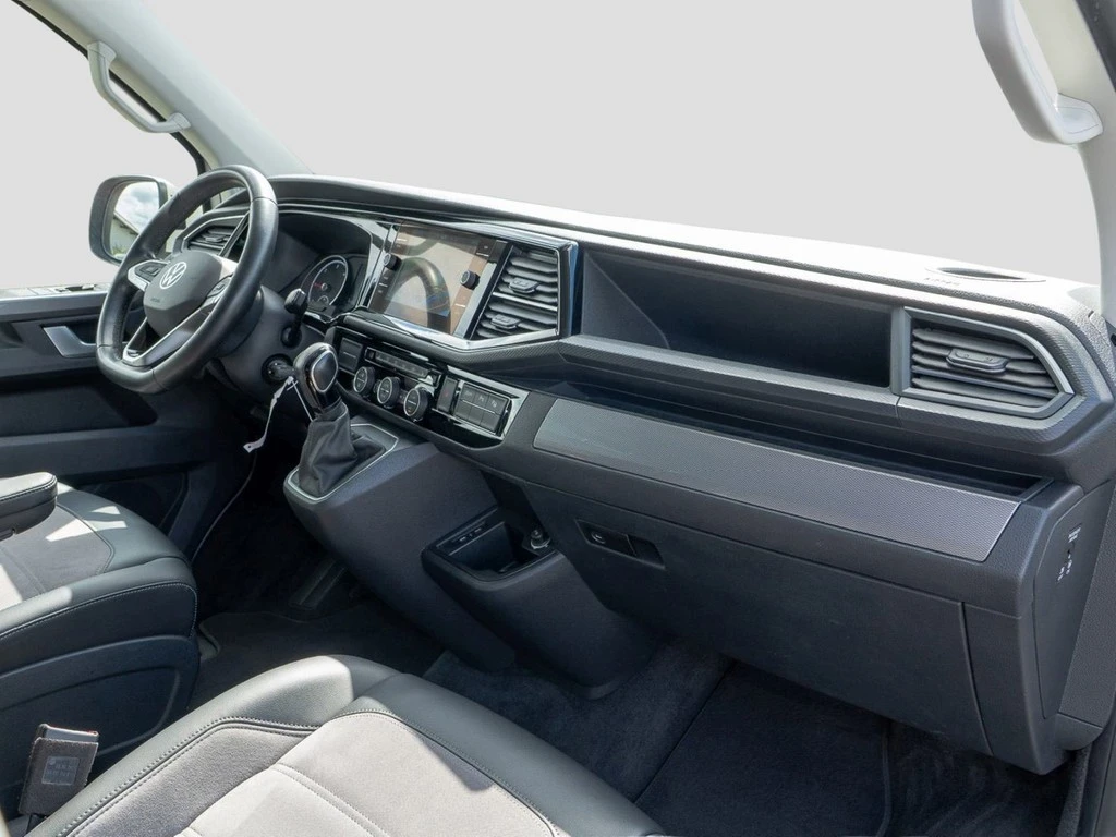 Volkswagen-Multivan-image-7