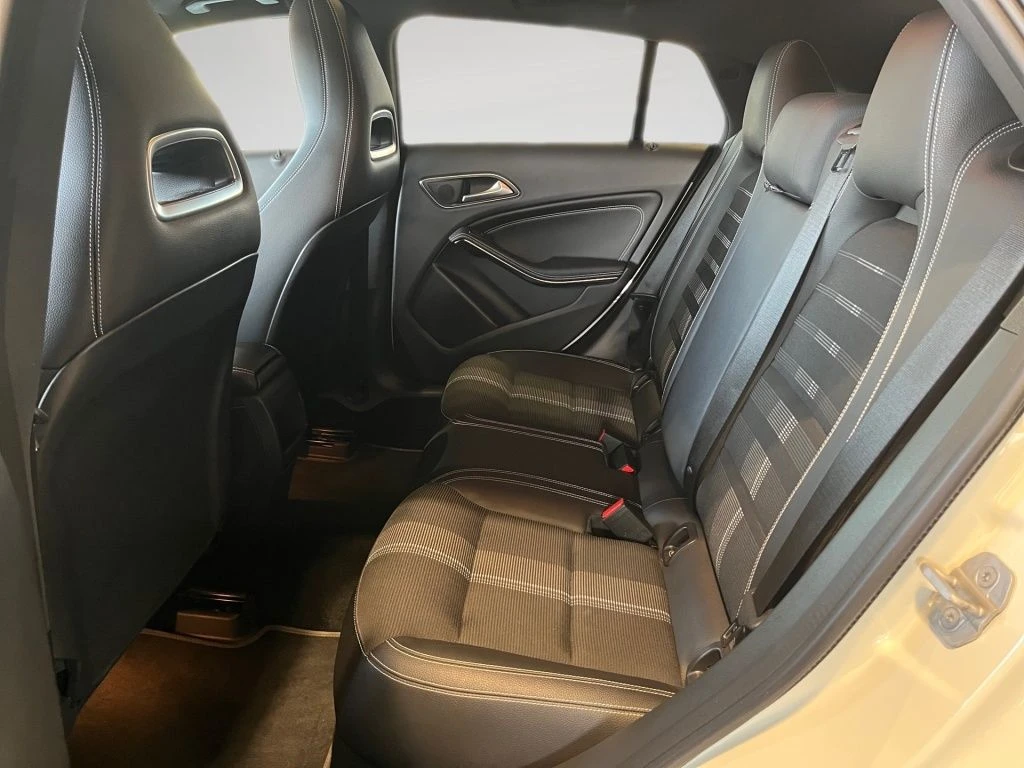 Mercedes-Benz-CLA 180-image-8