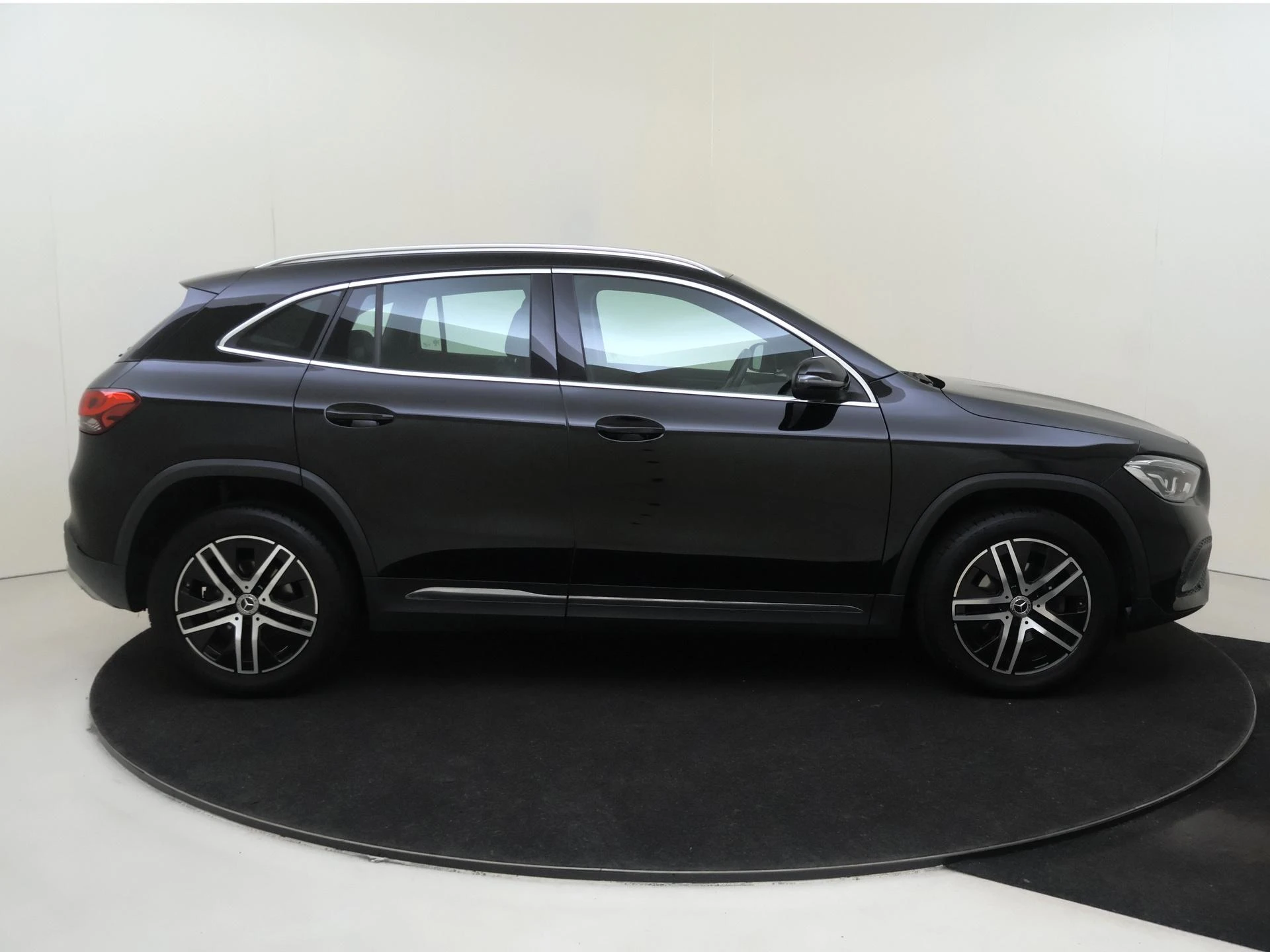Mercedes-Benz GLA 180 Business Solution Luxury